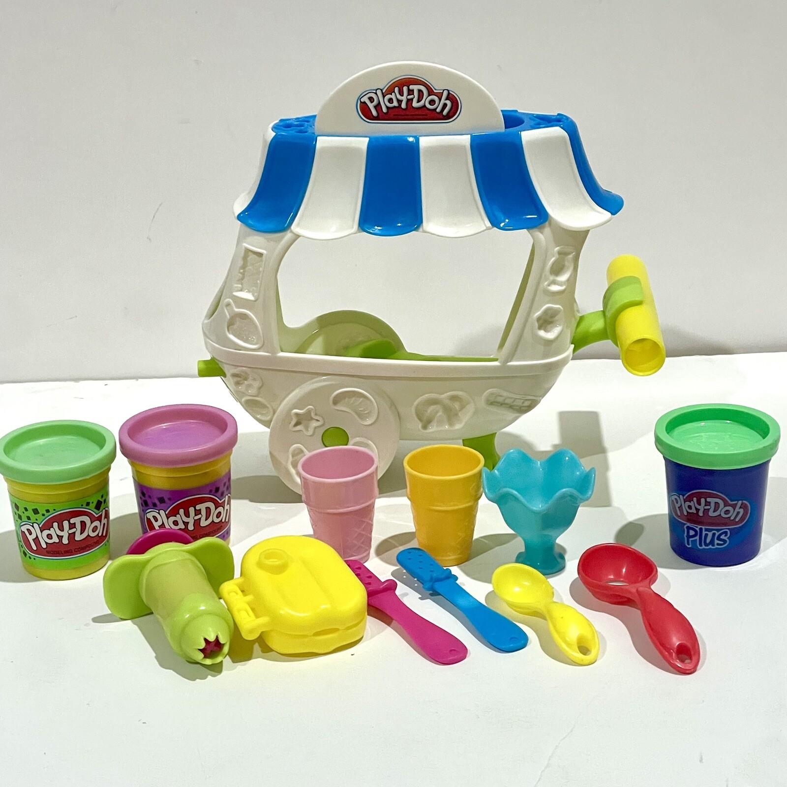 Play-Doh Sweet Shoppe Ice Cream Sundae Cart Play Set Kids Pretend Food