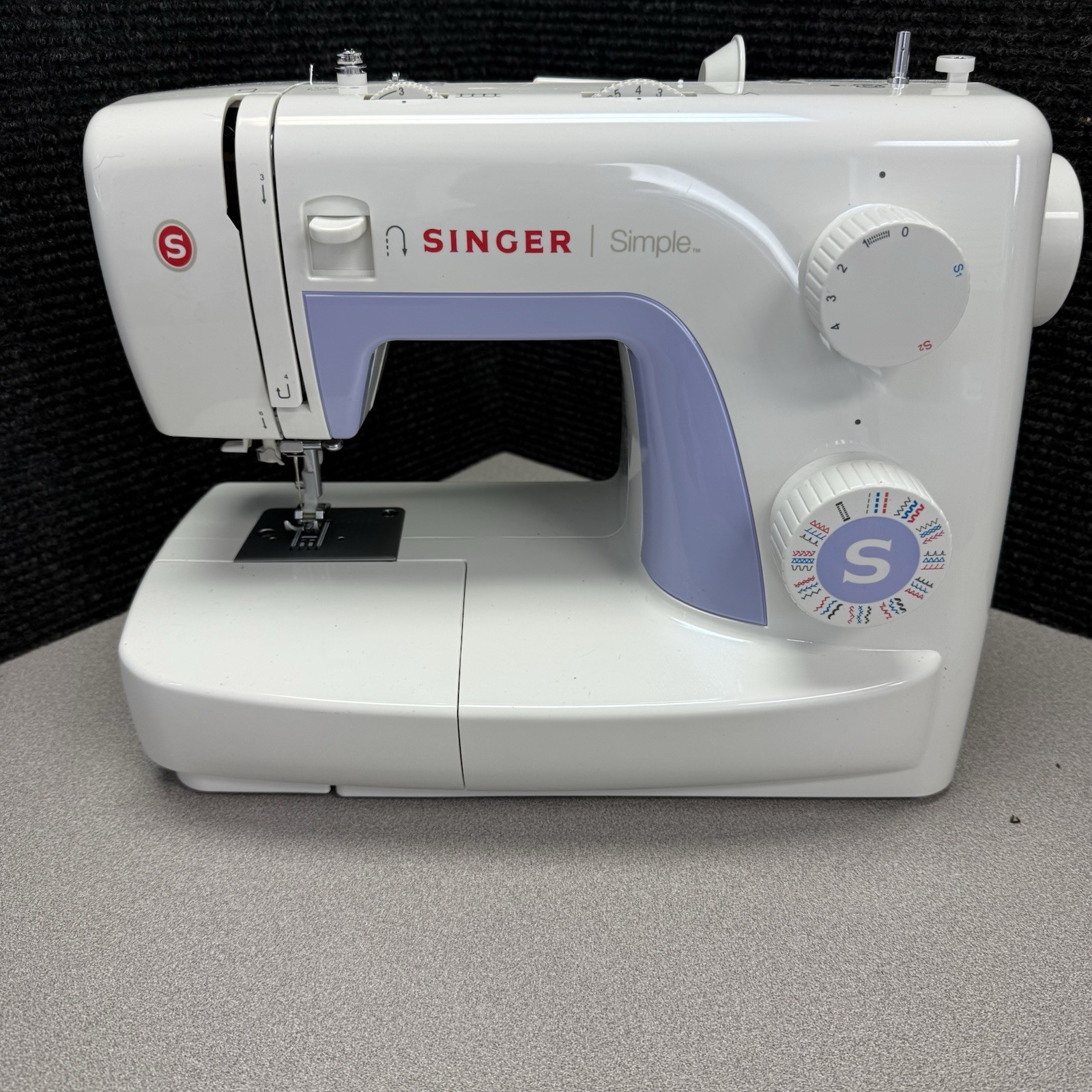SINGER Simple 3232 Sewing Machine with Automatic Needle Threader