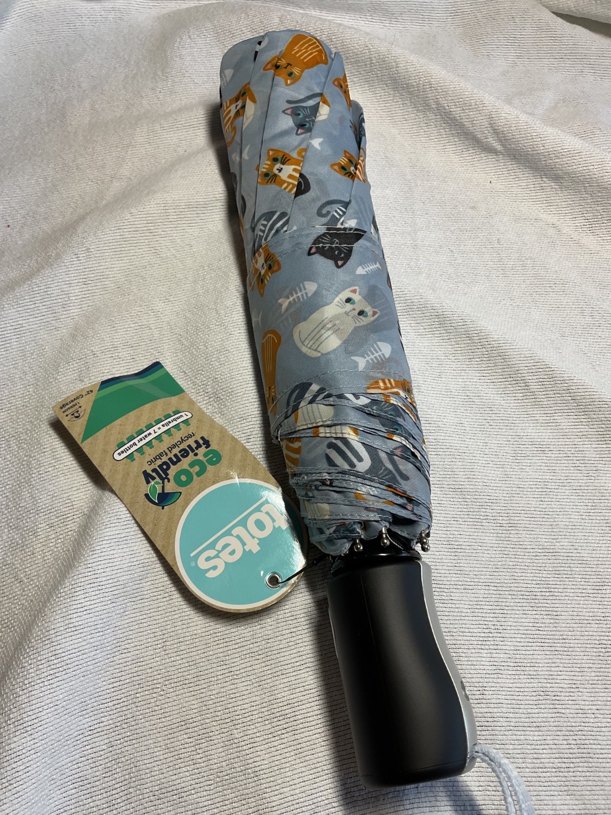 TOTES BASIC WOMEN'S UMBRELLA GRAY CATS 42 INCH COVERAGE PUSH OPEN NWT