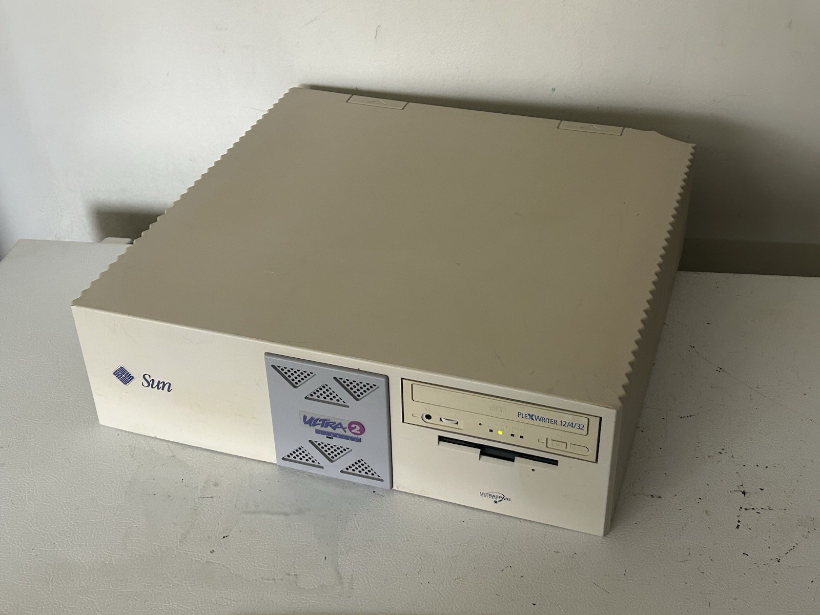 Sun 600-4511-01 ULTRA 2 Creator A14-1300 Workstation UltraSparc No HDD