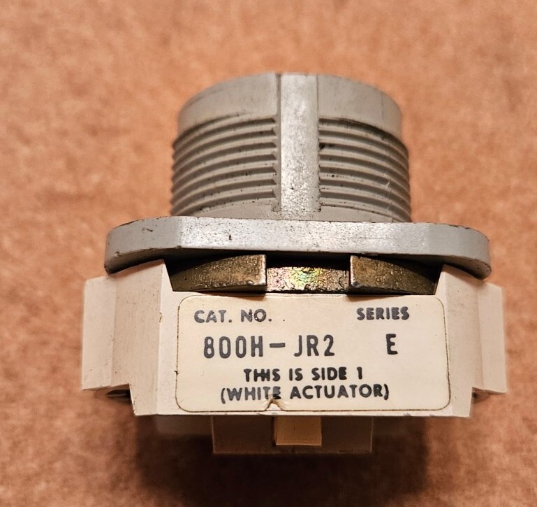 NEW, Allen-Bradley 800H-JR2 Series E, 3 Position Selector Switch