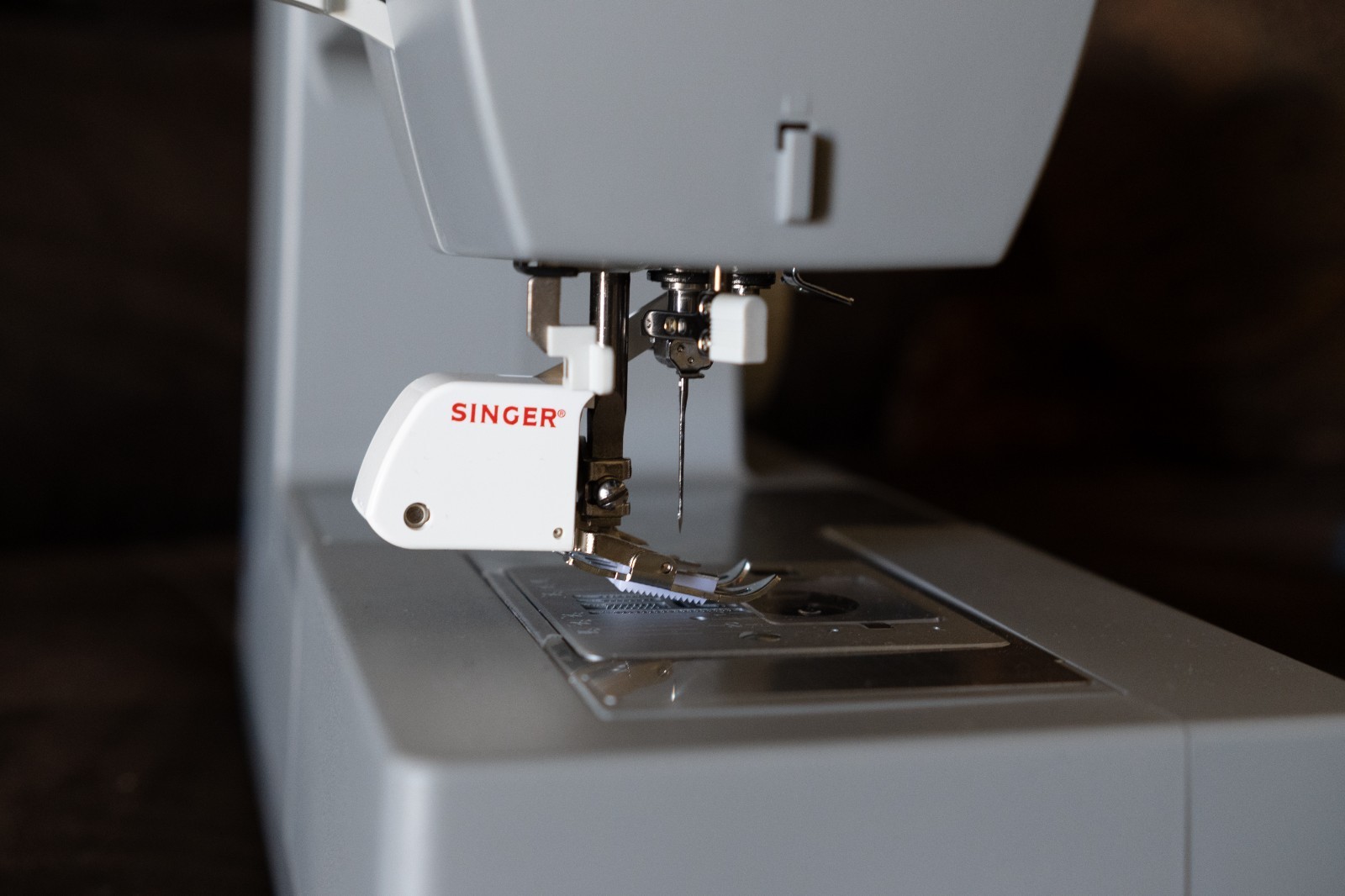 SINGER 4452 Heavy Duty Sewing Machine w/ Included Accessories - (OPEN BOX)