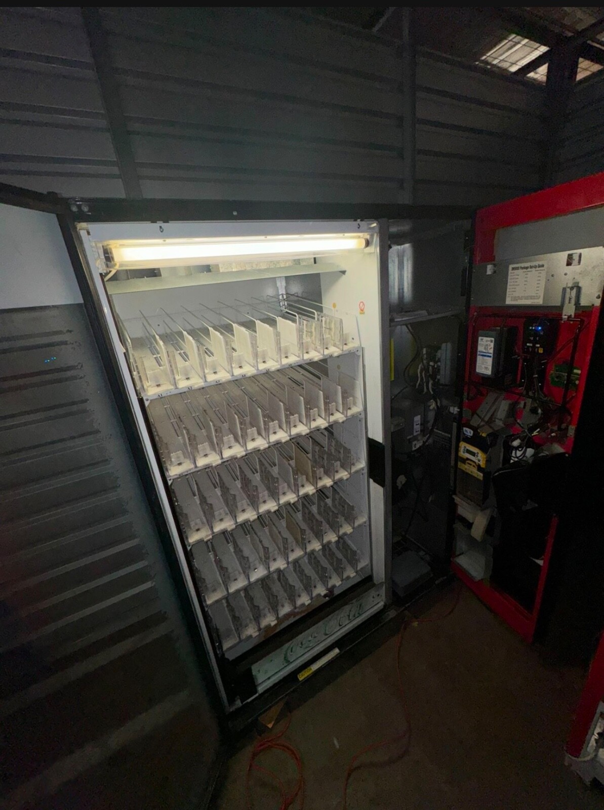 DIXIE NARCO 5000 DN5000 Elevator SODA COKE DRINK VENDING MACHINE