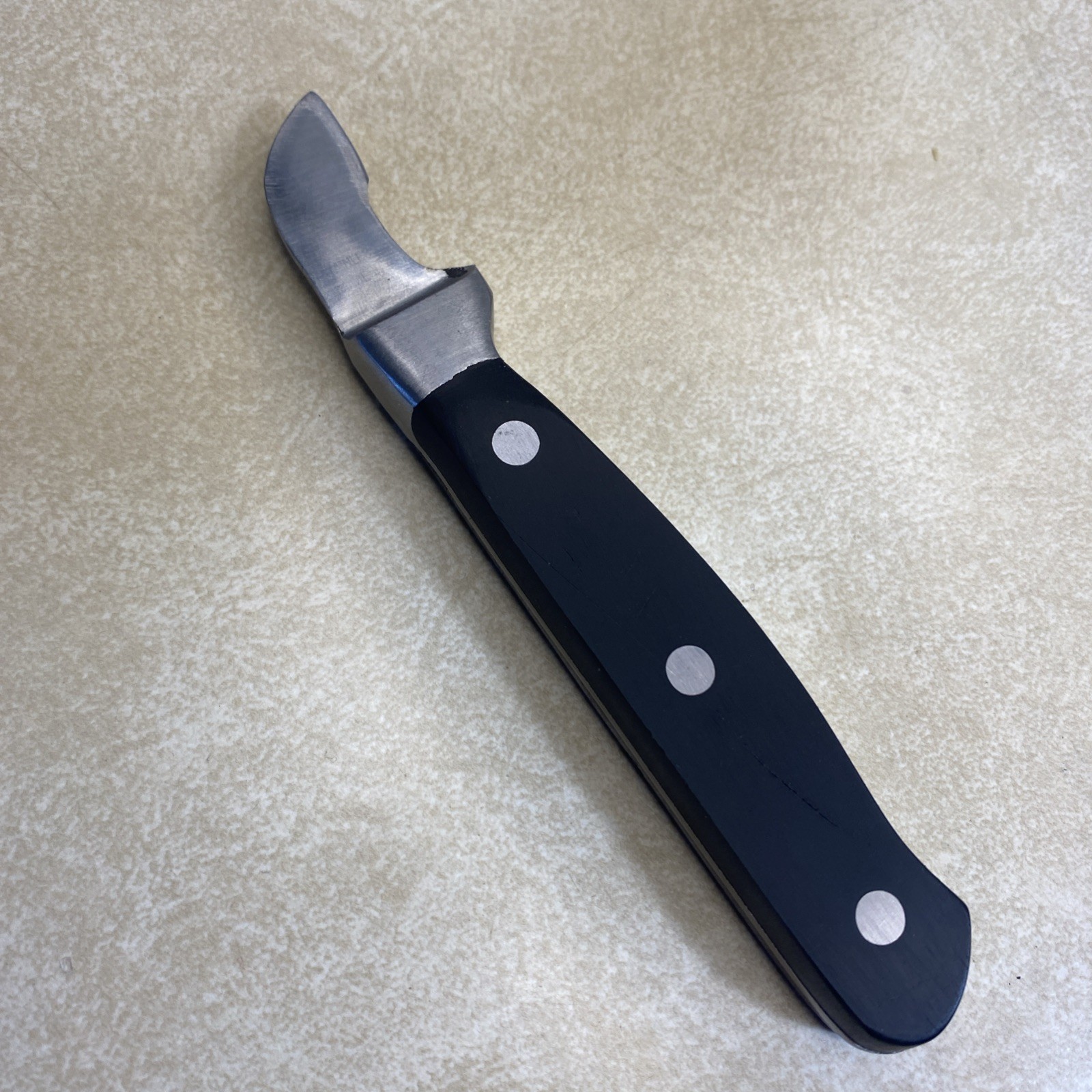 Whittling Knife with Firm Handle, Stropped Sharp, 3-Point Carving Blade