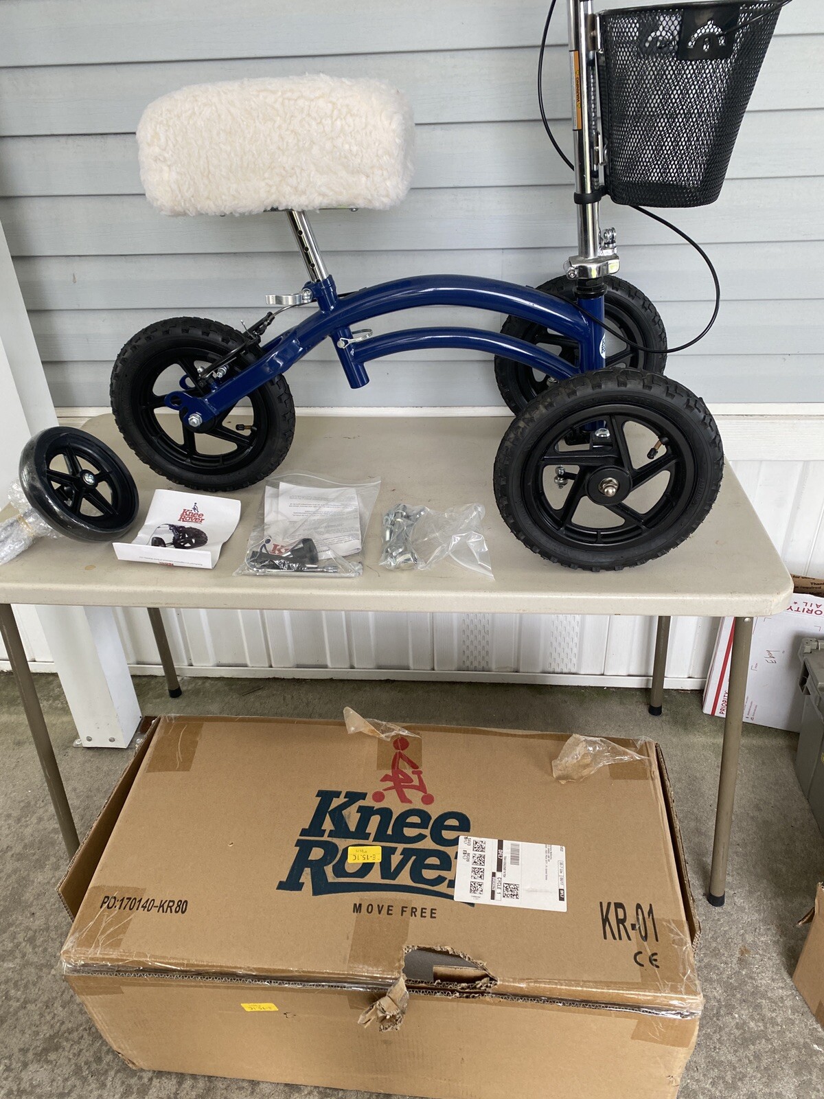 Knee Rover All-Terrain Open Box. Includes basket, seat cover & Stabilizer