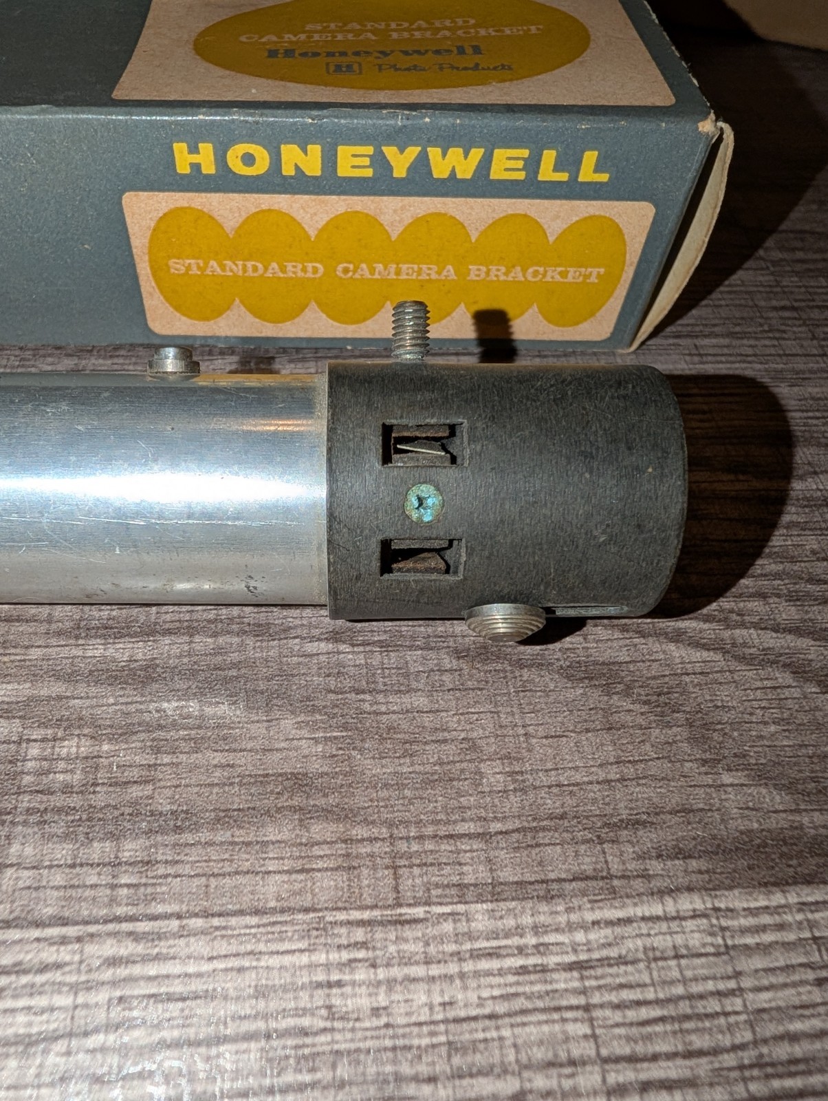 Honeywell Standard Camera Bracket Flash Mount w/ Box (#300)