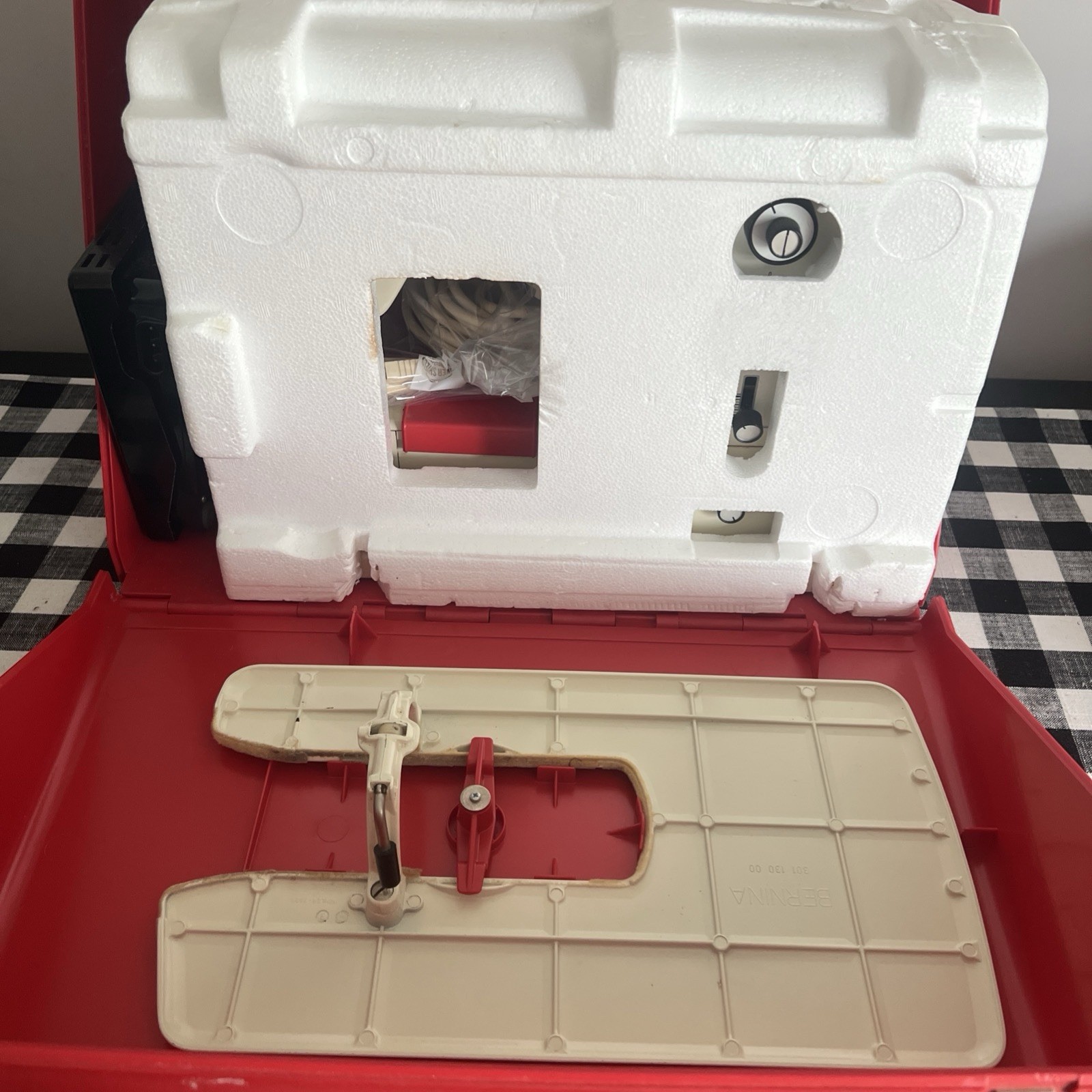 *Bernina *830 Record Sewing Machine *Case *Accessories *Extension Table *Pedal