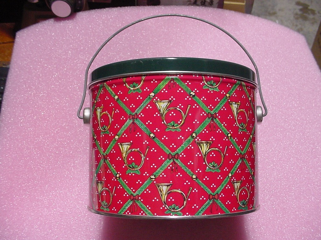 Pack of 12  Empty Christmas Holiday Tin - Horns - 1 Gallon size - Round - NEW