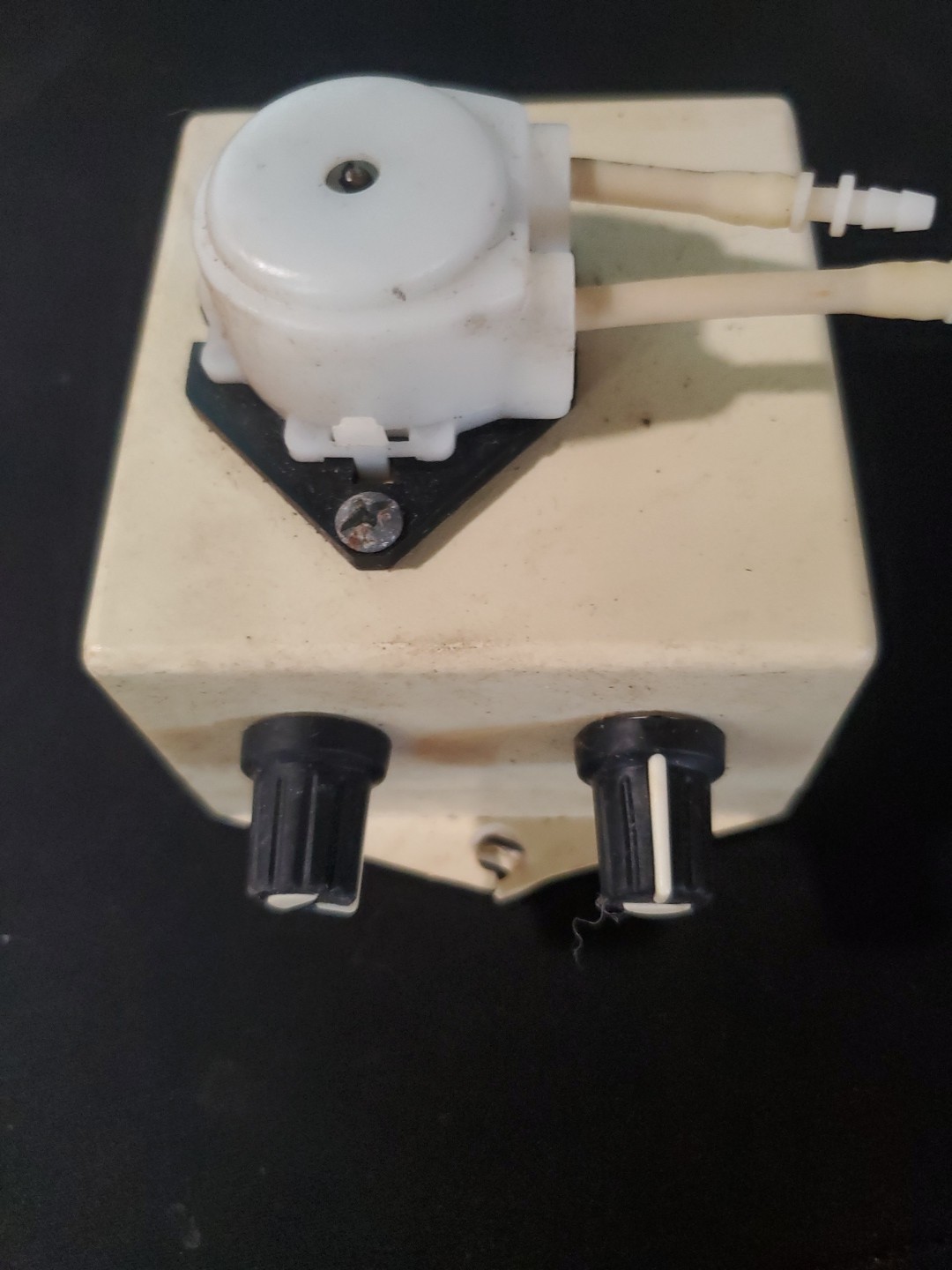 Growtronix Adjustable Dosing pump 10-55 mL/minute