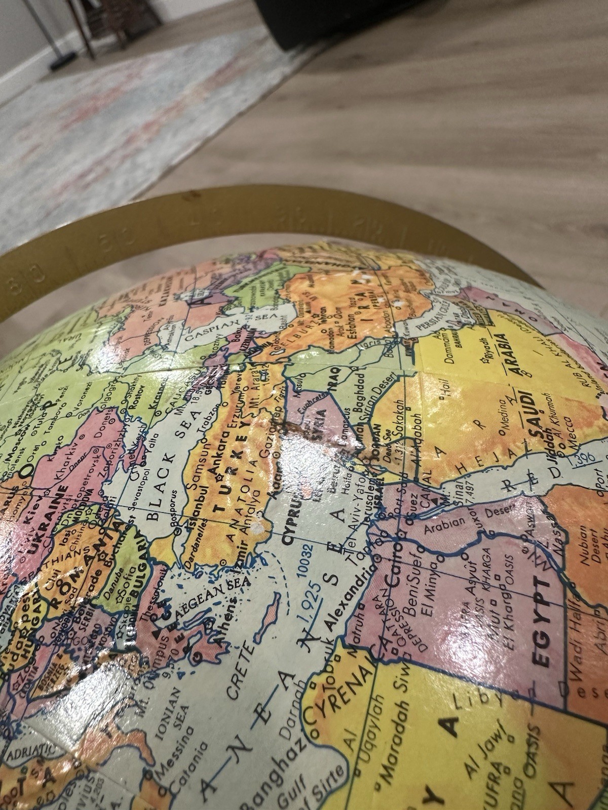 Rotating Topographical 2000’s World Globe Map Gold Tone Metal Base Semi-Meridian