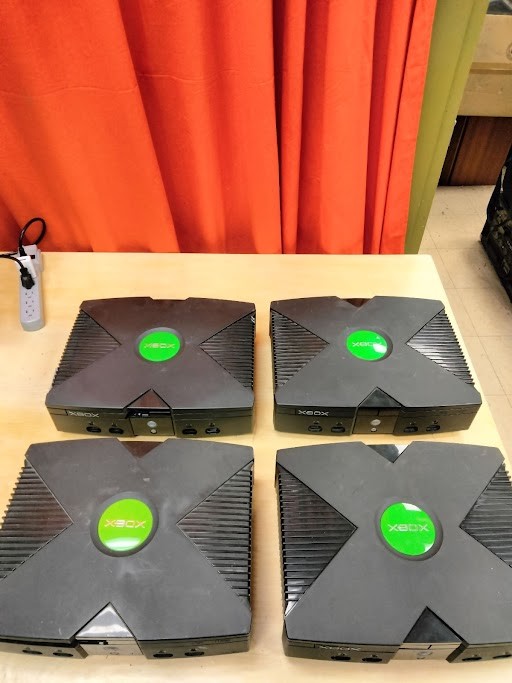 Lot Of 4 Microsoft Original Xbox Consoles For Parts 1045