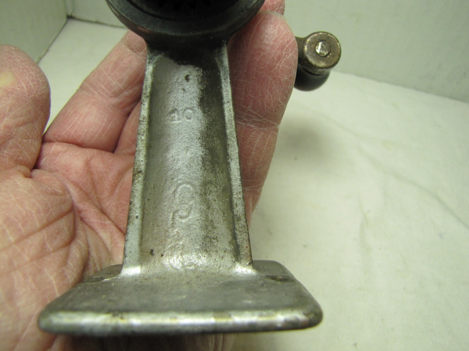 Vintage UNBRANDED Automatic Pencil Sharpener USED