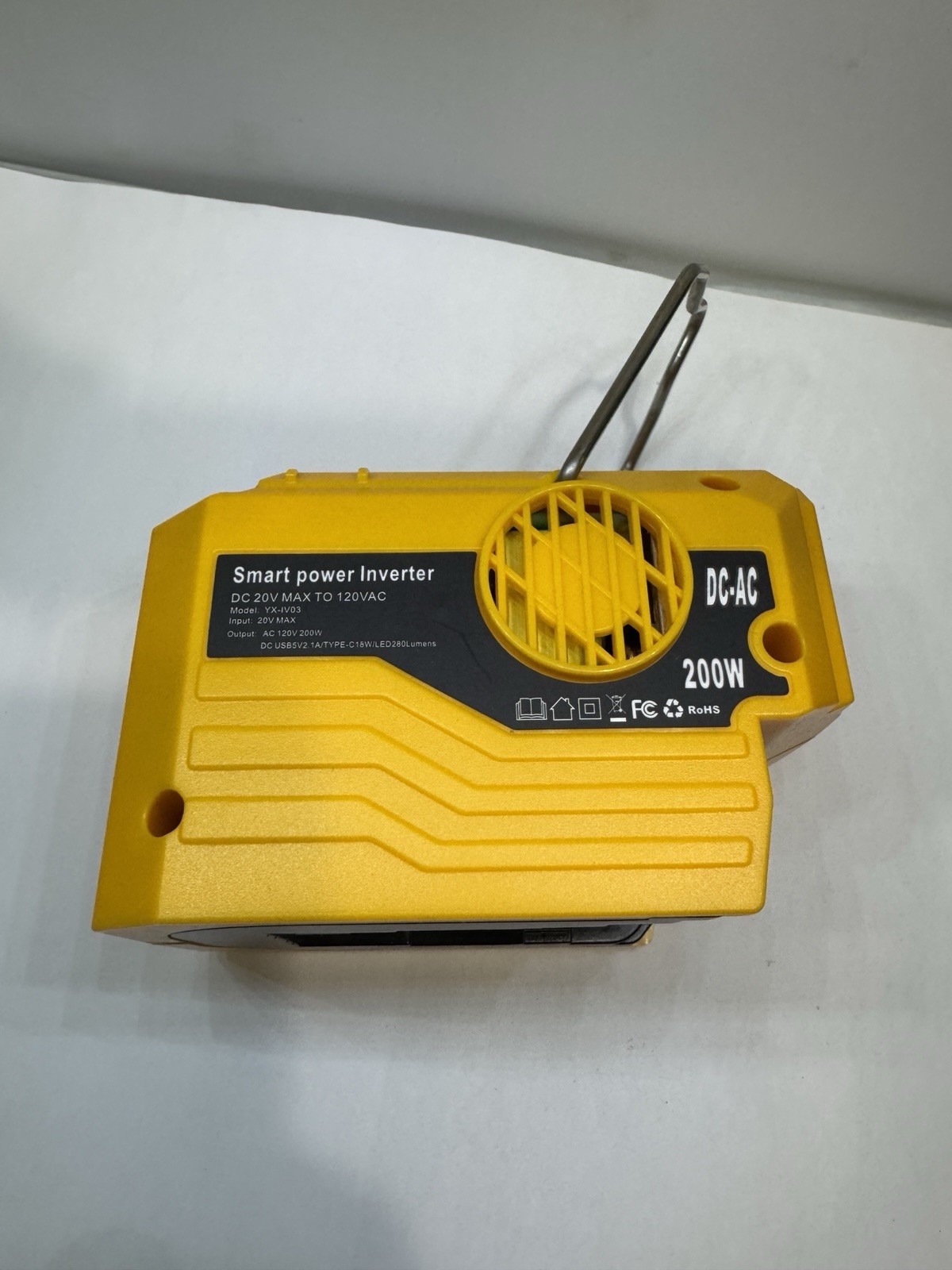 Smart Power Inverter DC 20V Max to 120AC Model YX-IV03
