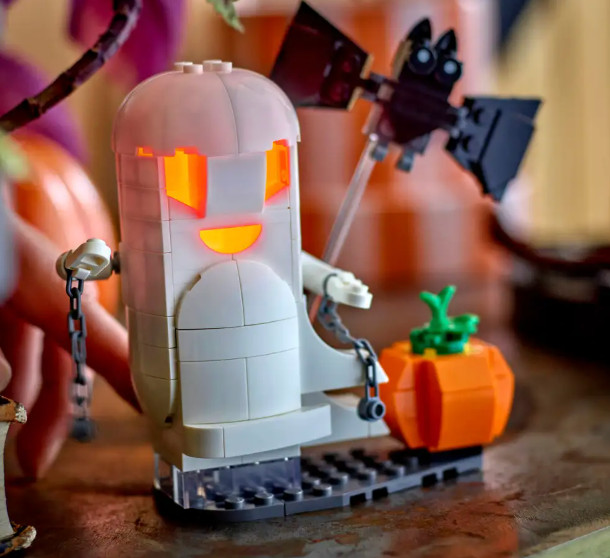LEGO #40772 Celebration Series GWP–Luminous Ghost: Includes Light Brick!