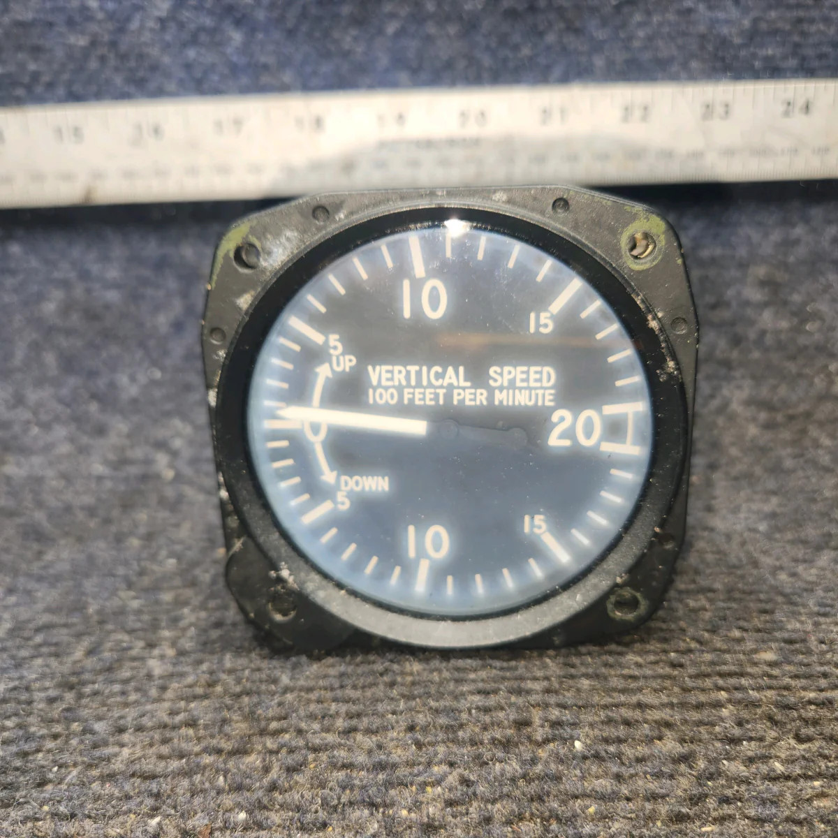 7000 | United Instruments | Cessna 172 | Vertical Speed Indicator