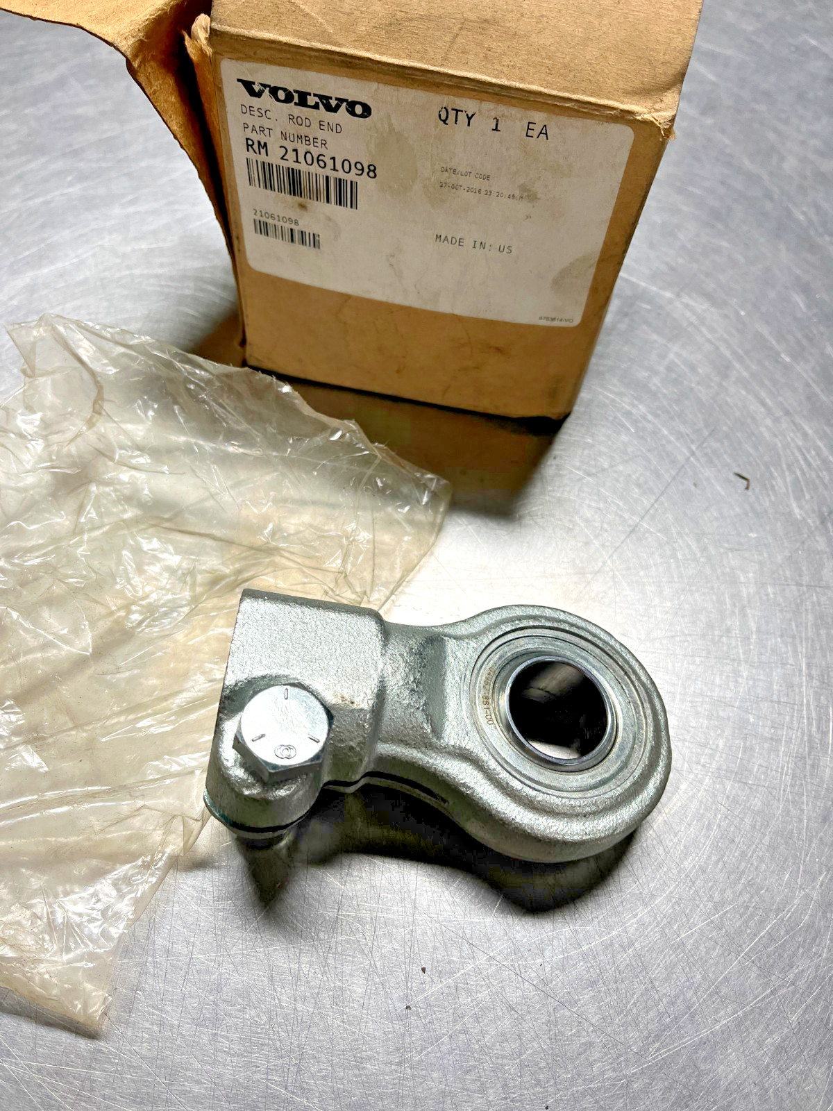 21061098  GENUINE  OEM  Volvo  ROD END  Ingersoll Rand  RM21061098  Blaw Knox