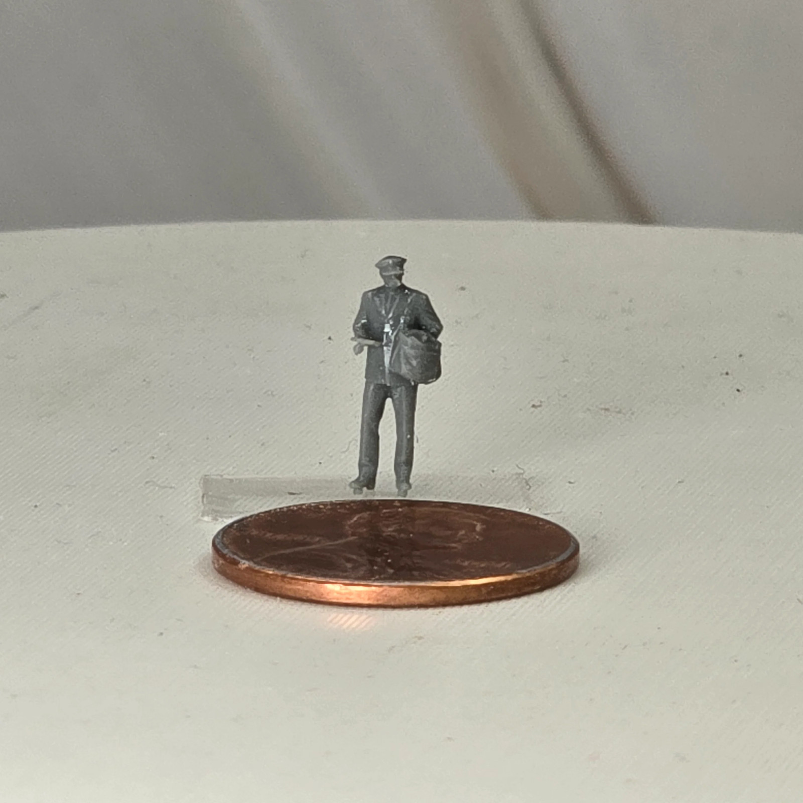 N Scale Postman with Mailbag – Delivery Figure people