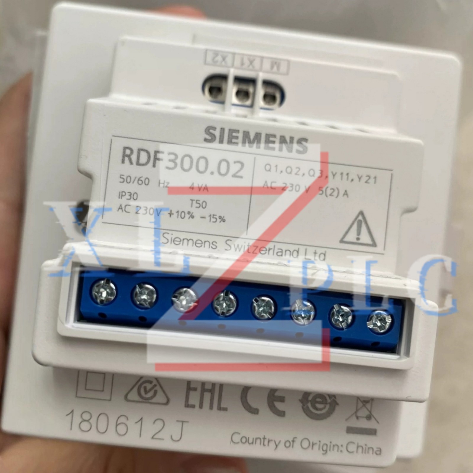 1PCS New SIEMENS RDF300.02 Temperature Controller Switch In Box*