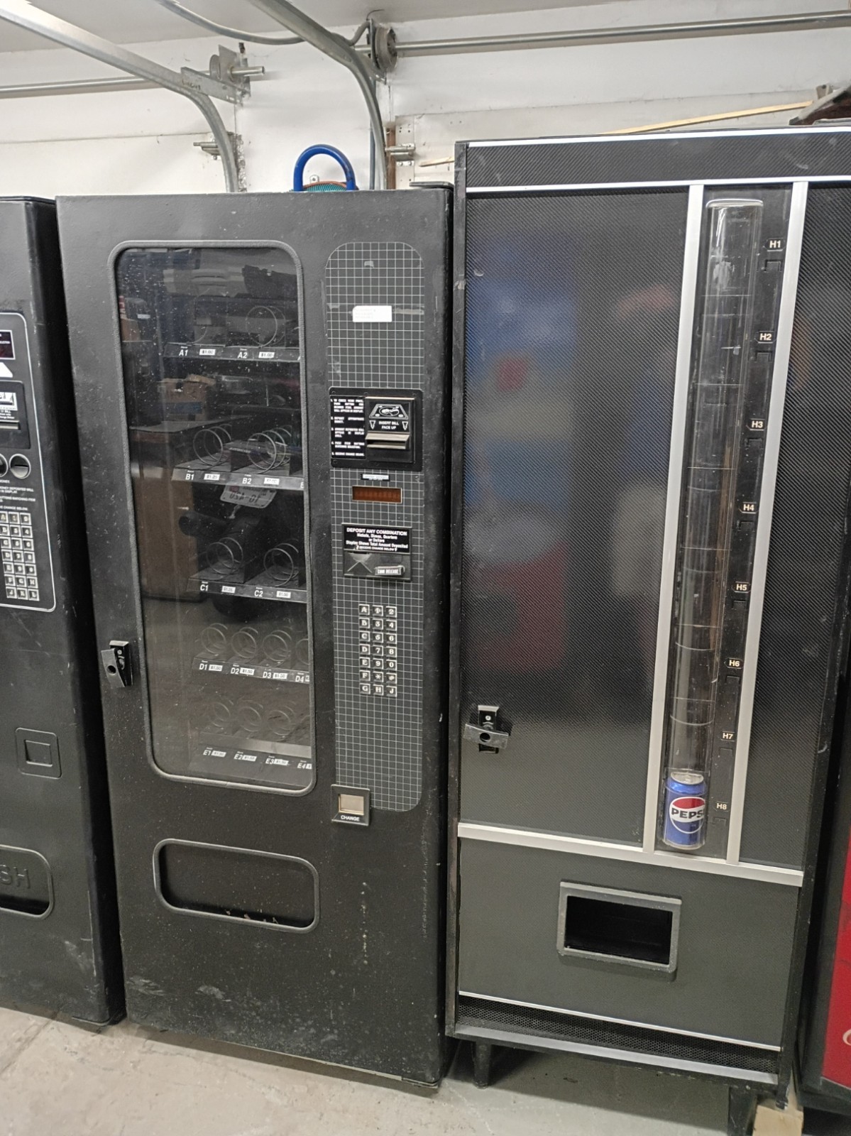 Glassfront Vendor /Can Drink Merchandiser 11