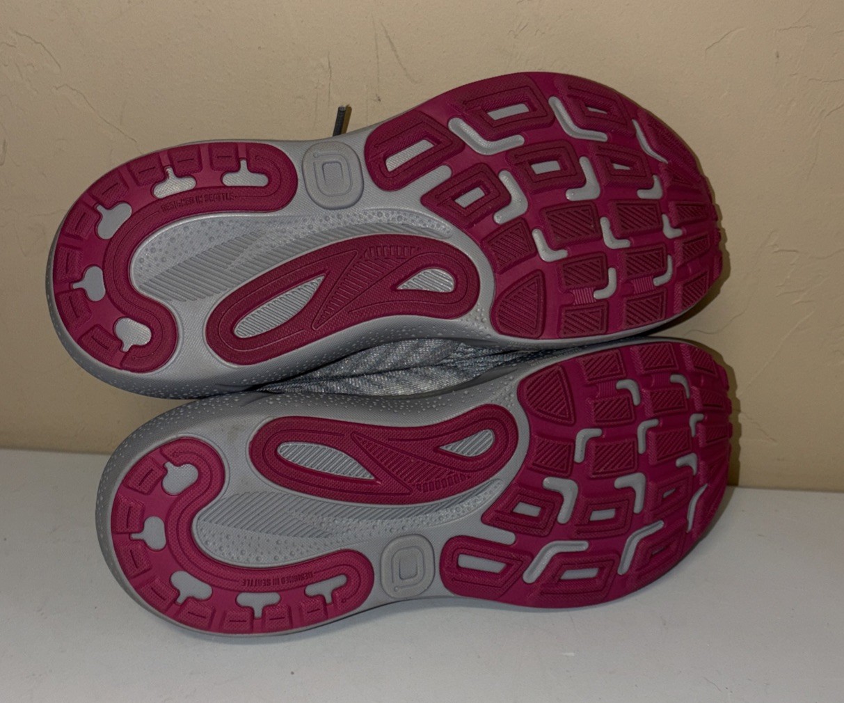 Brooks Adrenaline GTS 24 Women's Alloy/White/Zephyr, Multiple size 7