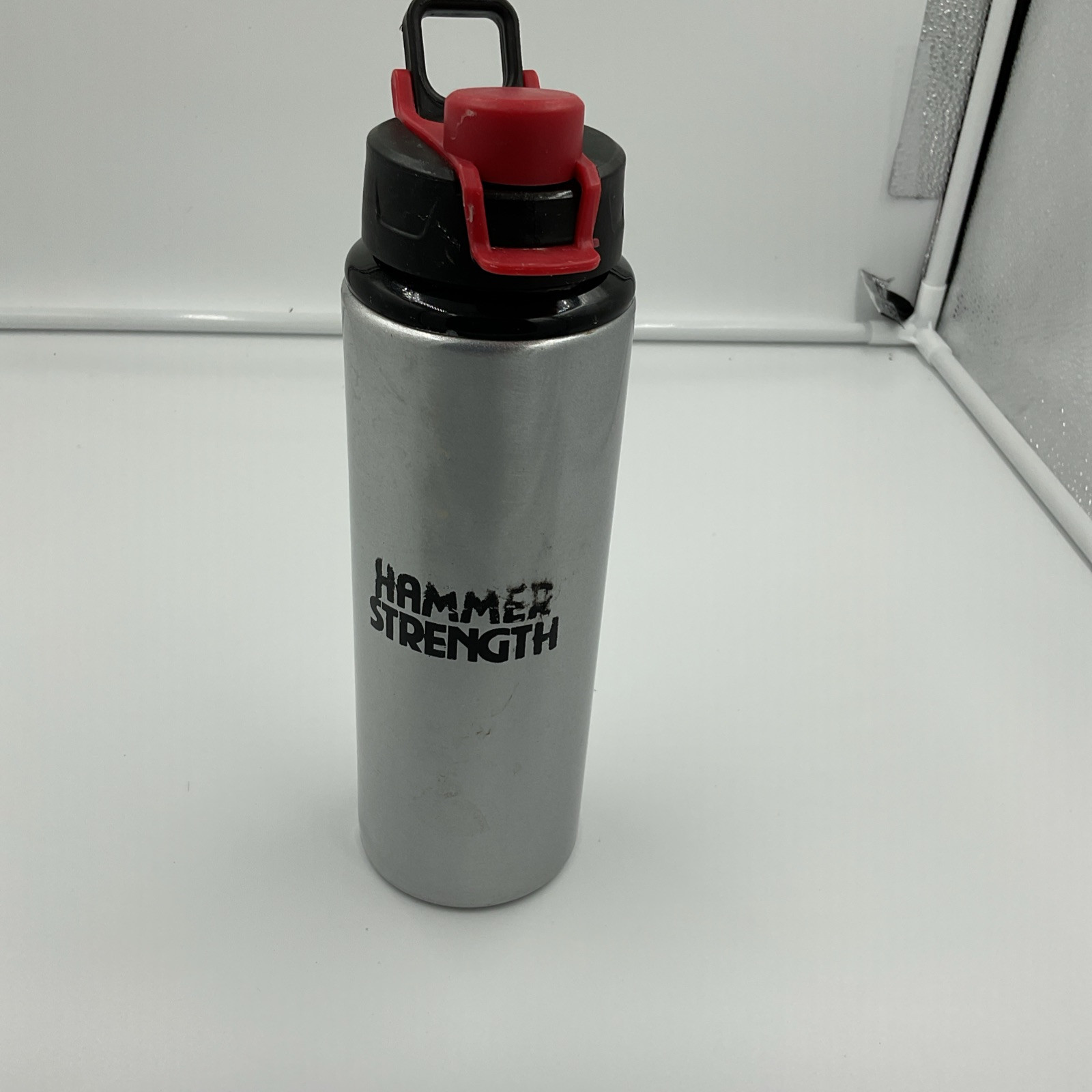 Hammer strength 22 ounce water bottle