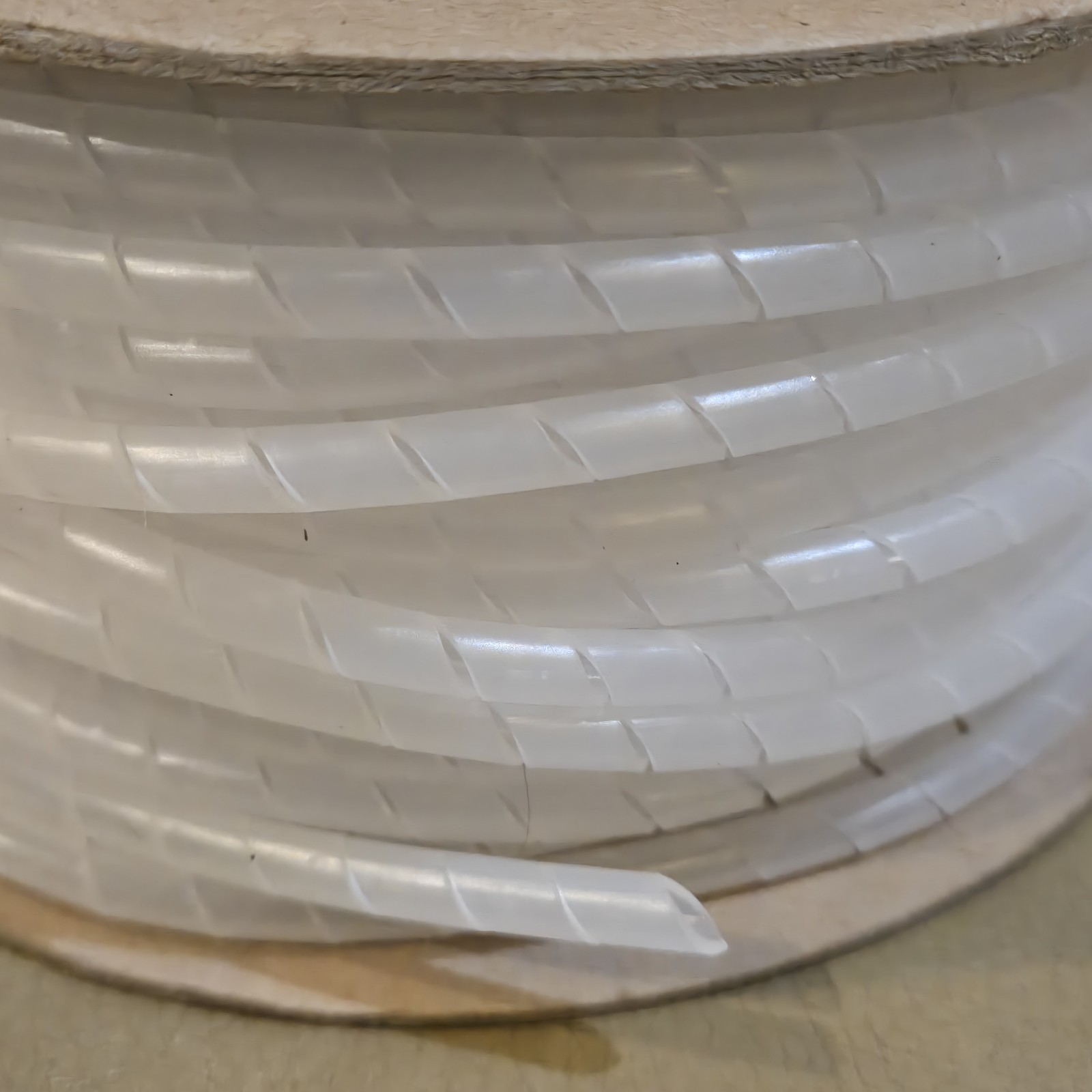 THOMAS & BETTS Clear Spiral Wrap SRPE-250F-9-C - 100 Ft Roll
