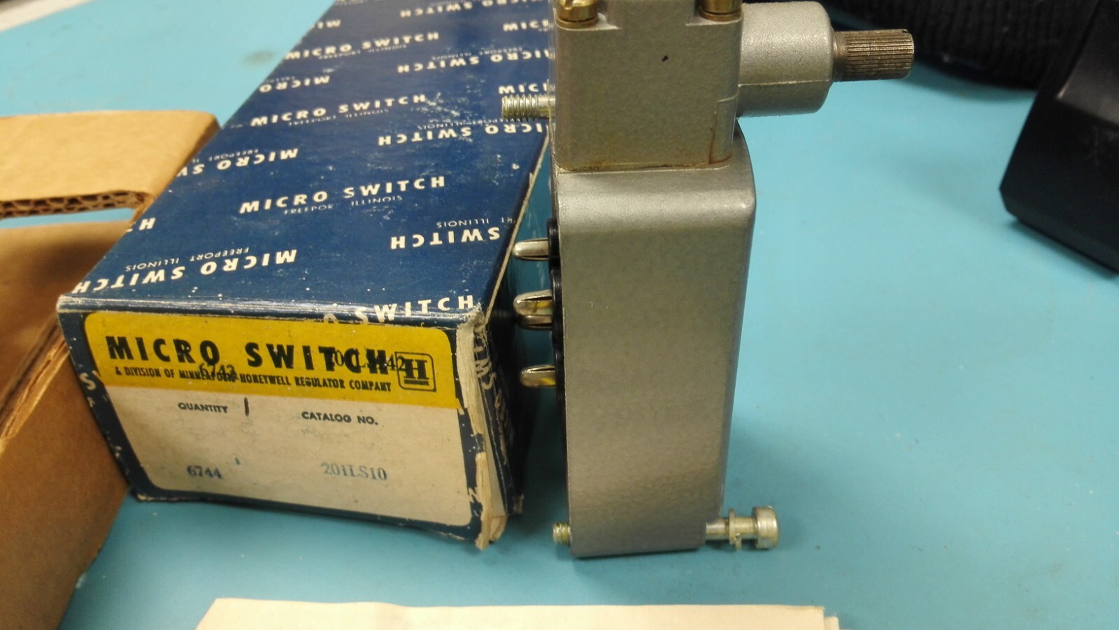 NIB HONEYWELL MICROSWITCH 201LS10 LS LIMIT SWITCH WITH LEVER