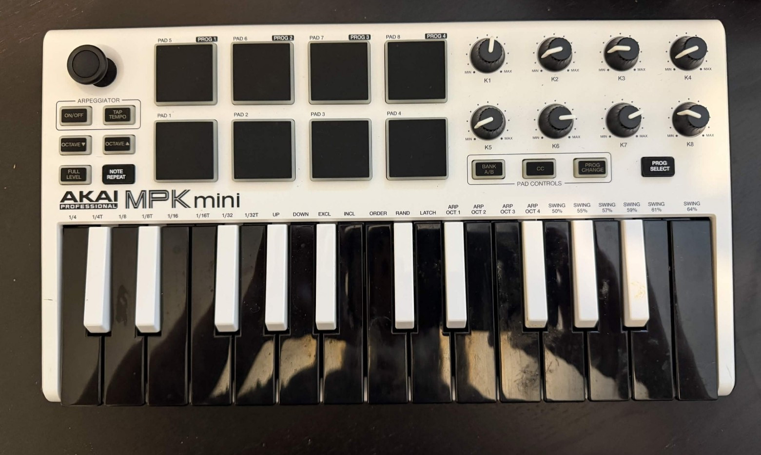 Akai Professional MPK Mini MKII 25-Key White Midi Controller w/ USB-MIDI Cable