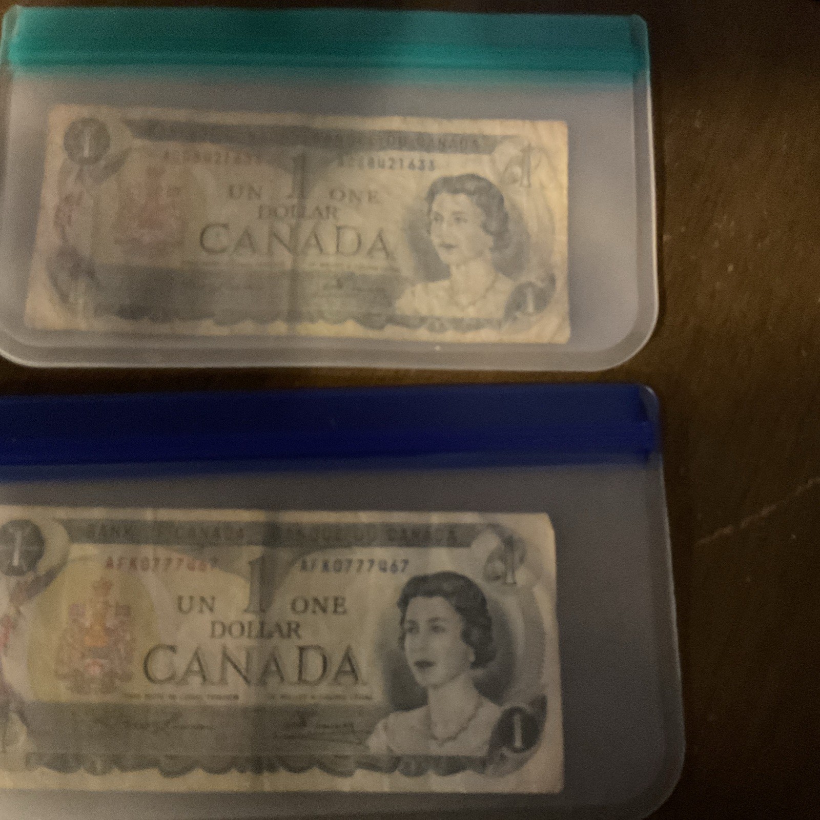 2 RARE CANADIAN 1 DOLLAR ORIGINAL ISSUE BANK NOTE FROM CANADA 1973