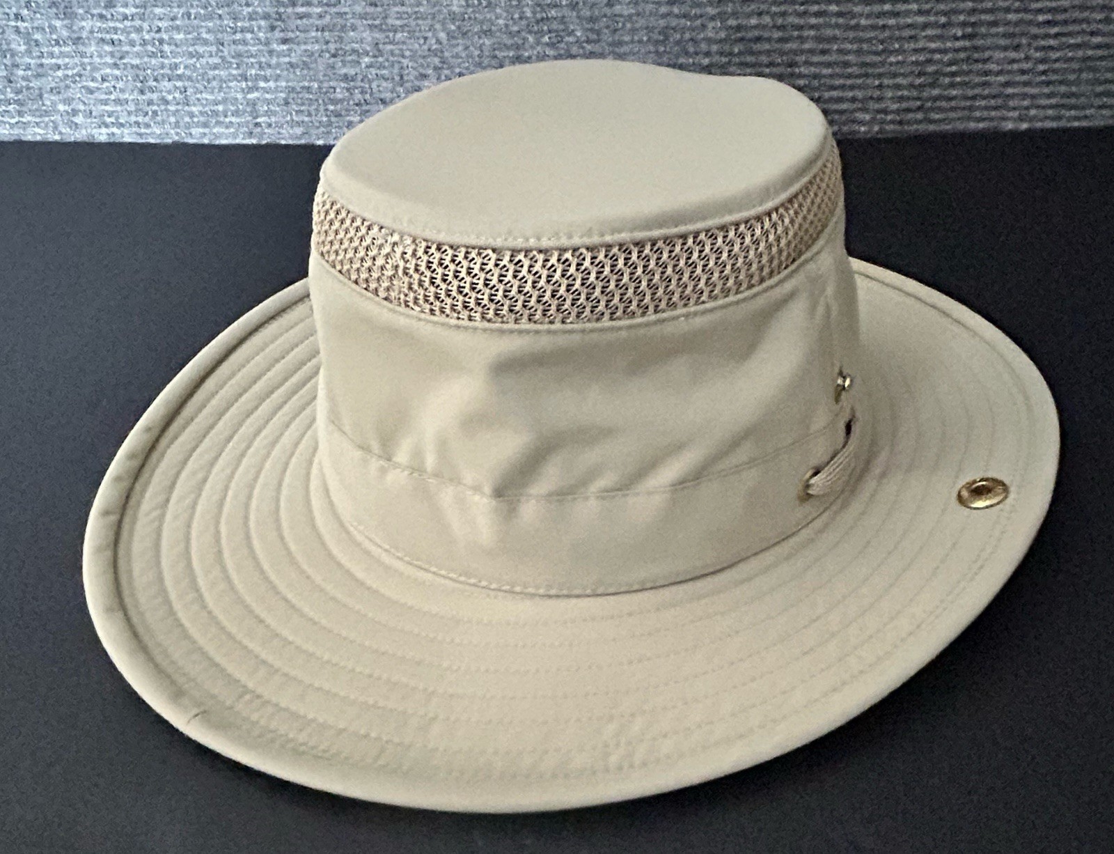 Open Box Tilley Hat LTM3 Airflow Khaki Hat Size 7