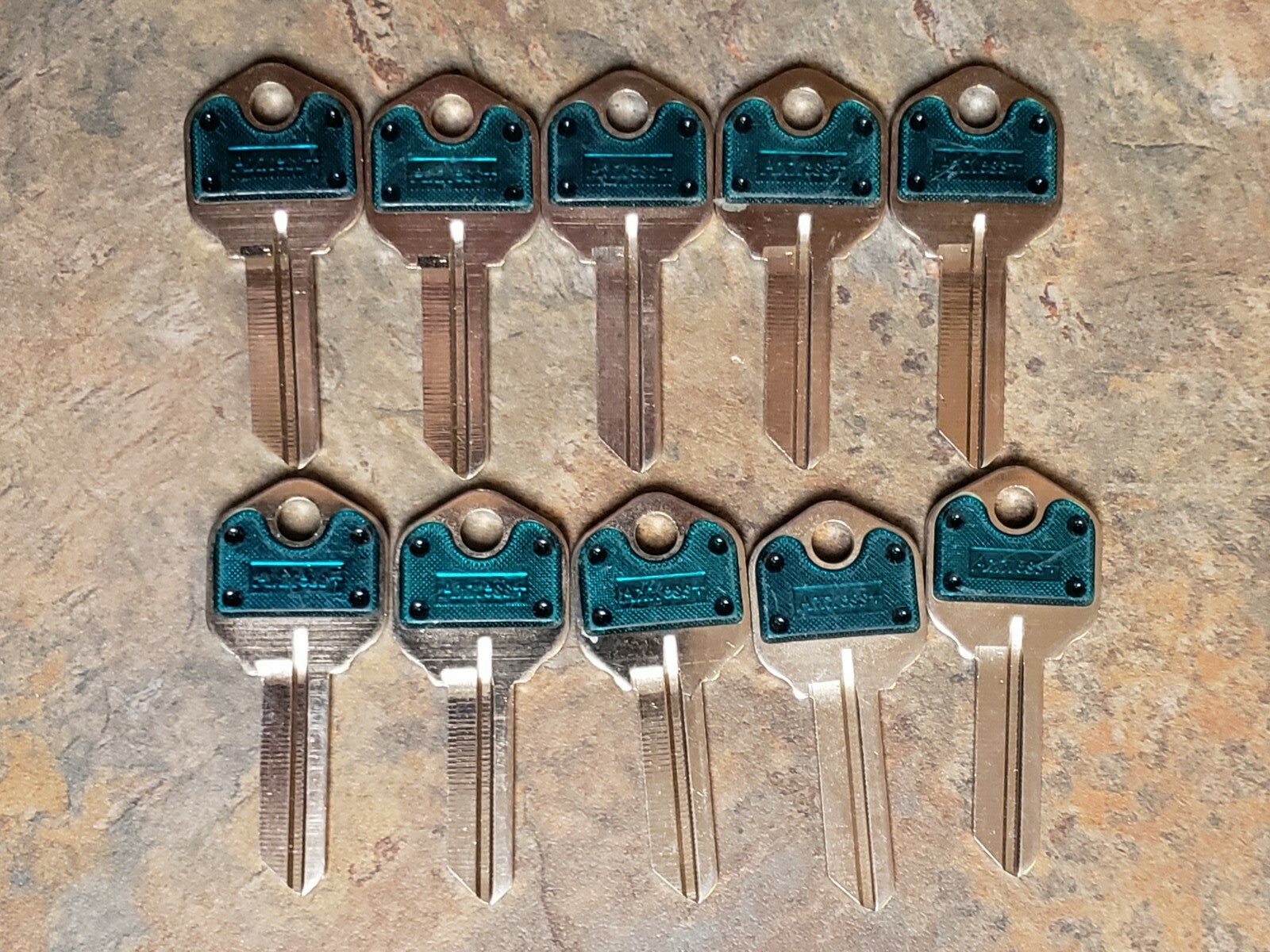 (10PK) KWIKSET KW1 KEY BLANKS GREEN/CASSETTE F #88250 HILLMAN/AXXESS+ 66 - NEW