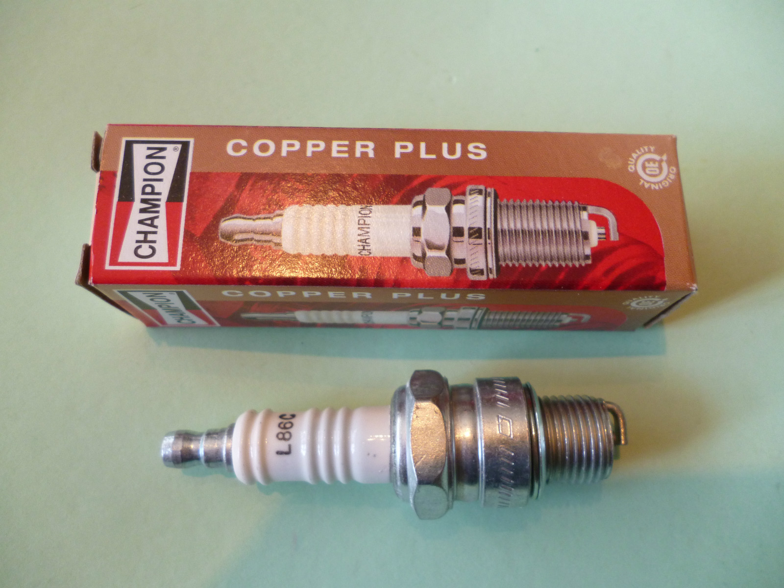 BSA BANTAM D1 PRE 1954 GENUINE CHAMPION SPARK PLUG L86C  'NEW'