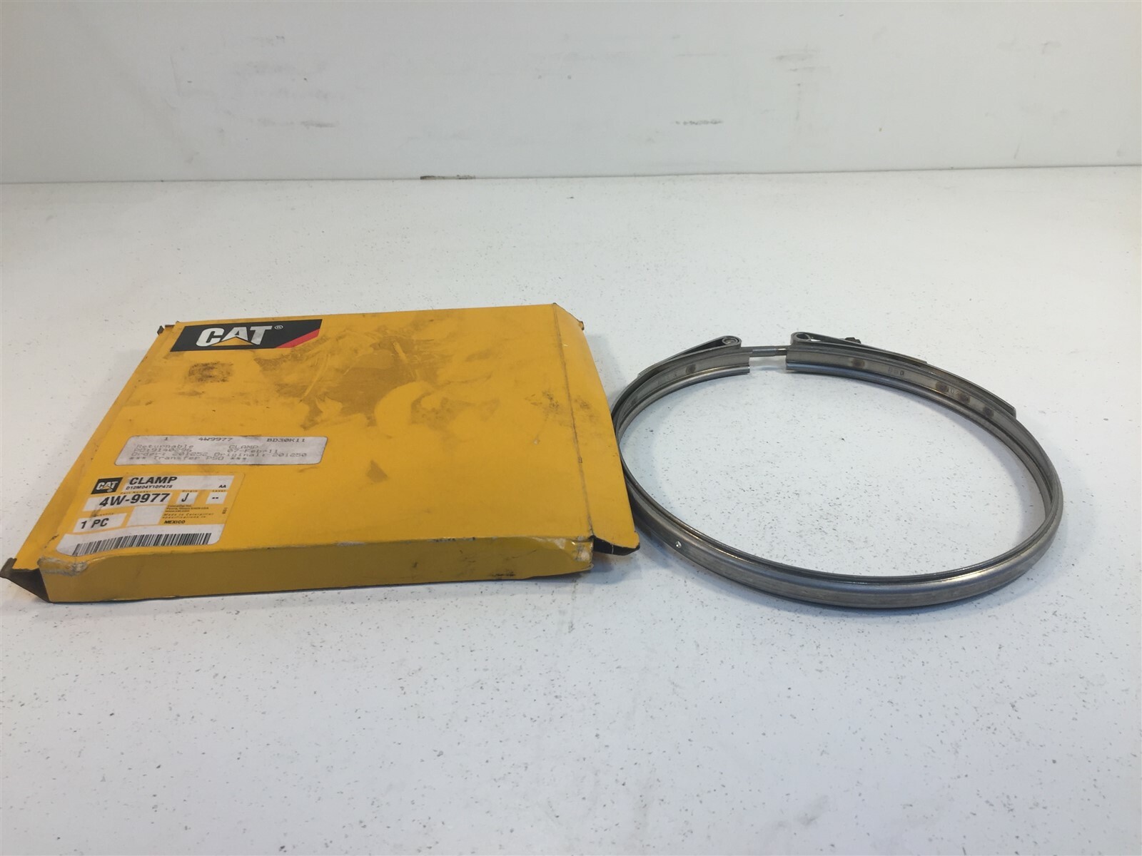 (1) Genuine Caterpillar 4W-9977 Clamp 4W9977