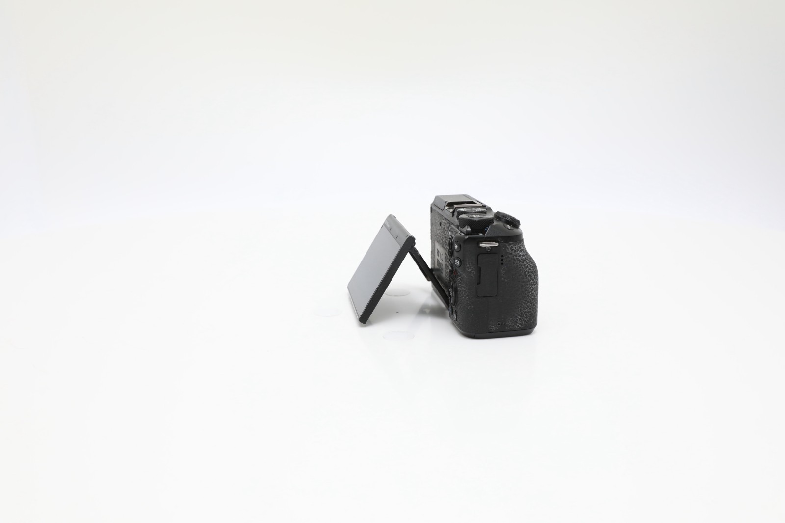 Canon EOS M6 Mark II Mirrorless - Fair Condition; Flash is nonfunctional Shutter