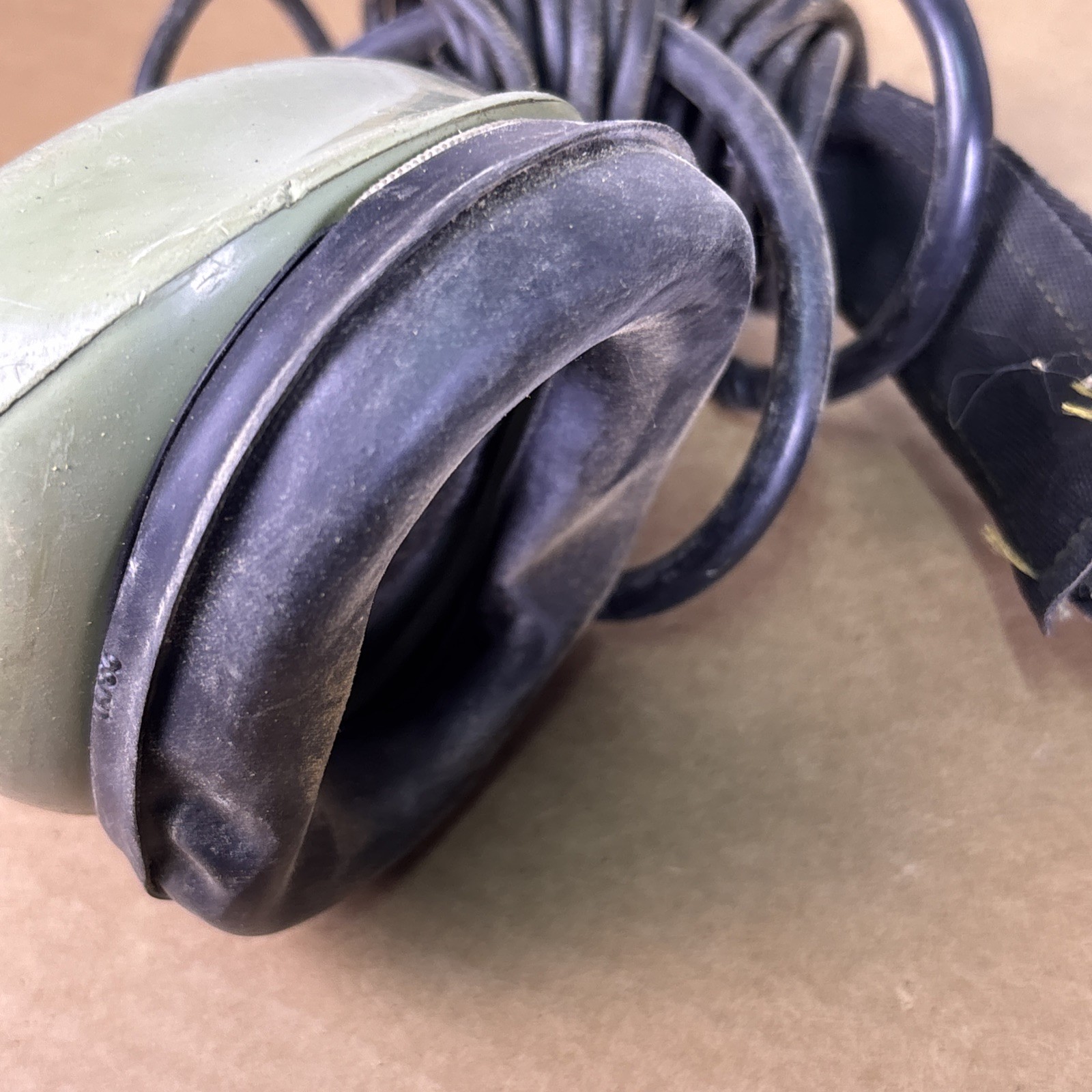 DAVID CLARK H5040 Behind-The-Head Voice Powered Headset MISSING PLUG
