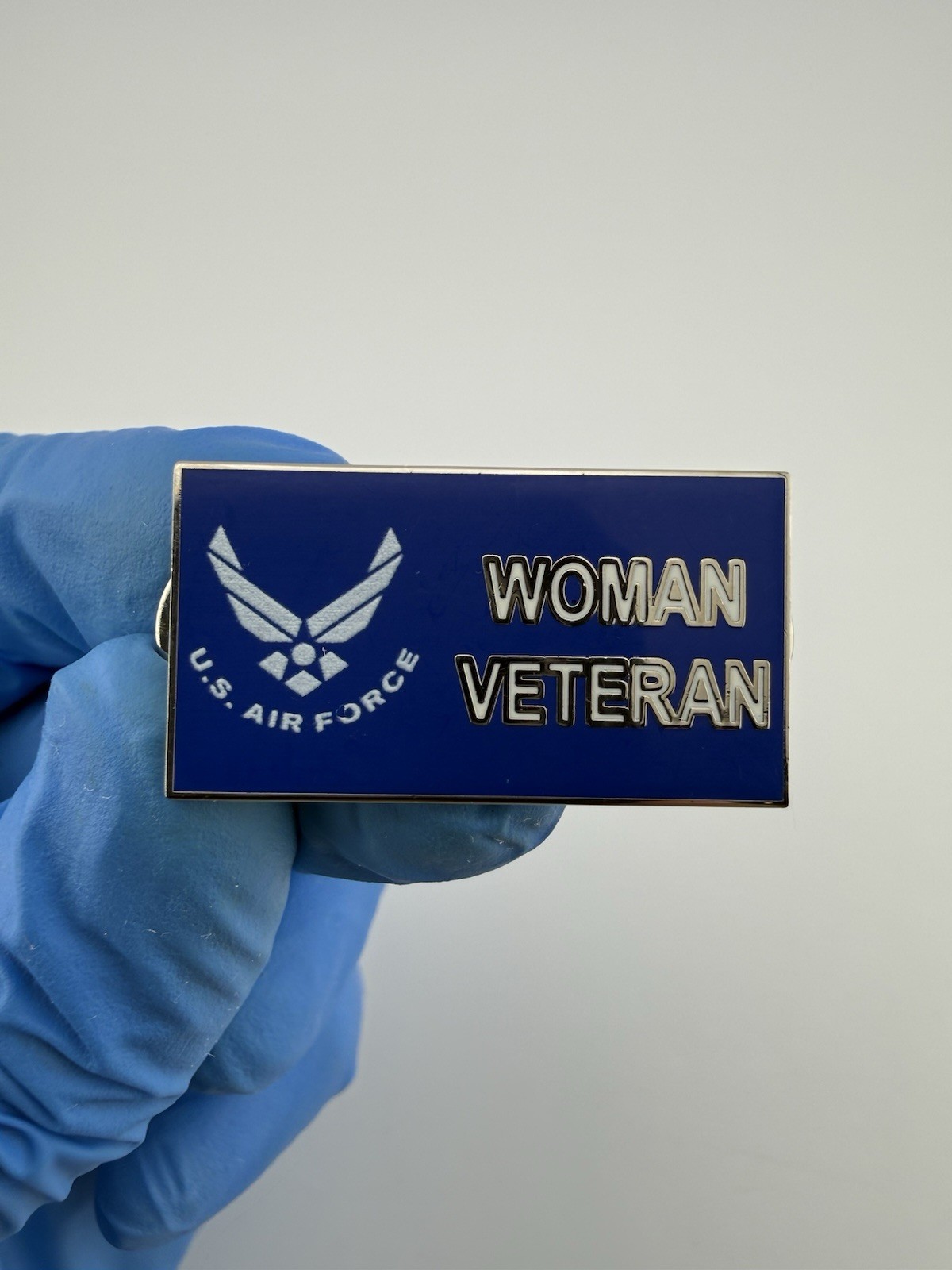 VTG 1999 AIR FORCE WOMAN VETERAN BLUE ENAMEL LAPEL PIN