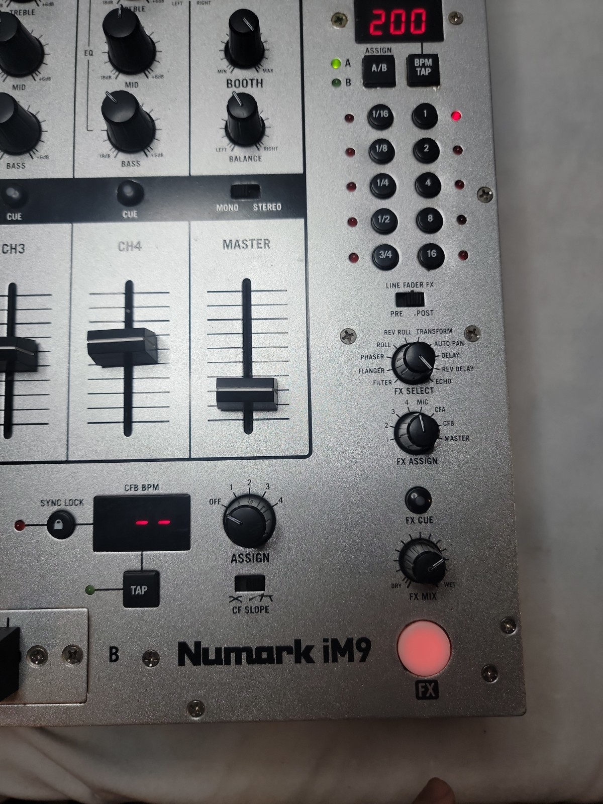 NUMARK IM9 DJ MIXER WITHEFFECTS BEAT COUNTER
