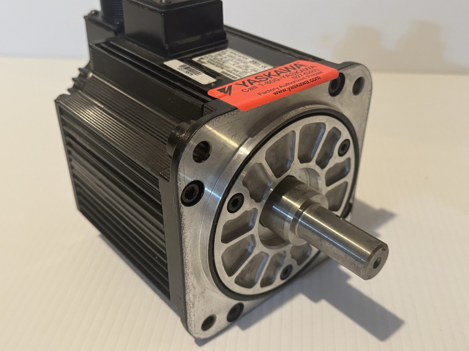 Yaskawa SERVO MOTOR SGMGH-09DCA61 Factory  Refurbished.