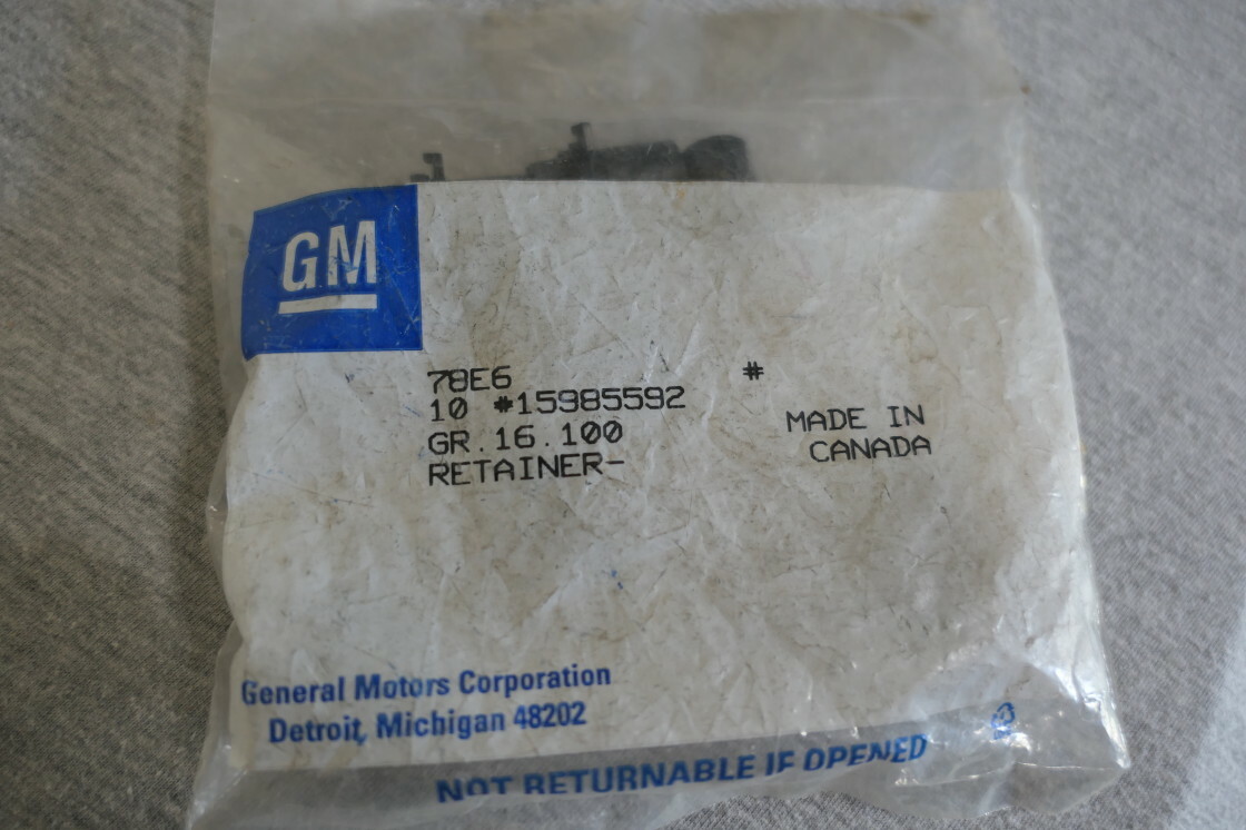 New Genuine GM 15985592 Instrument Panel Dash-Cup Holder Retainer
