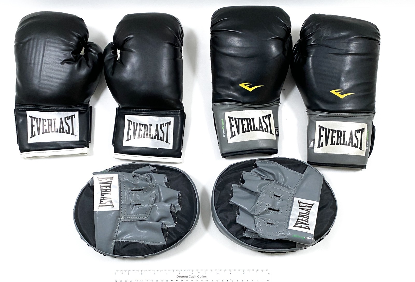 Everlast EverFresh 16oz 12oz Boxing Training Sparring Gloves Black & Punch Mitts