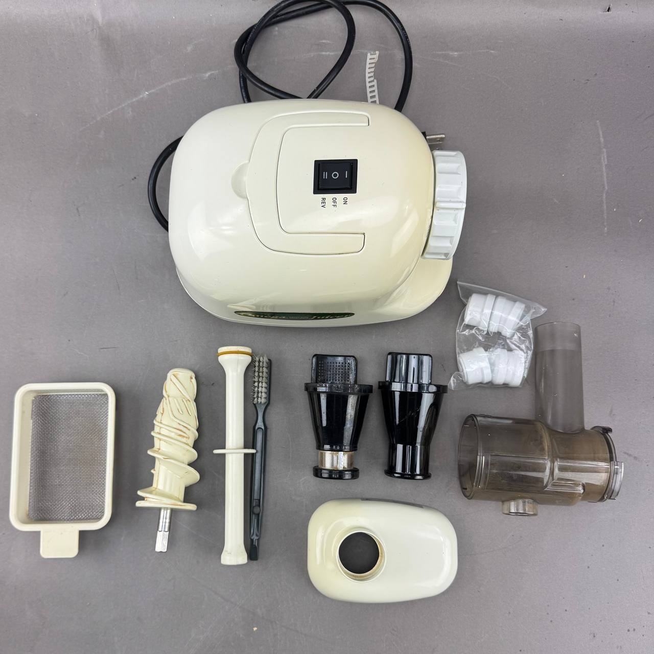 Omega Electric Juicer 8003 Nutrition Center *INCOMPLETE*