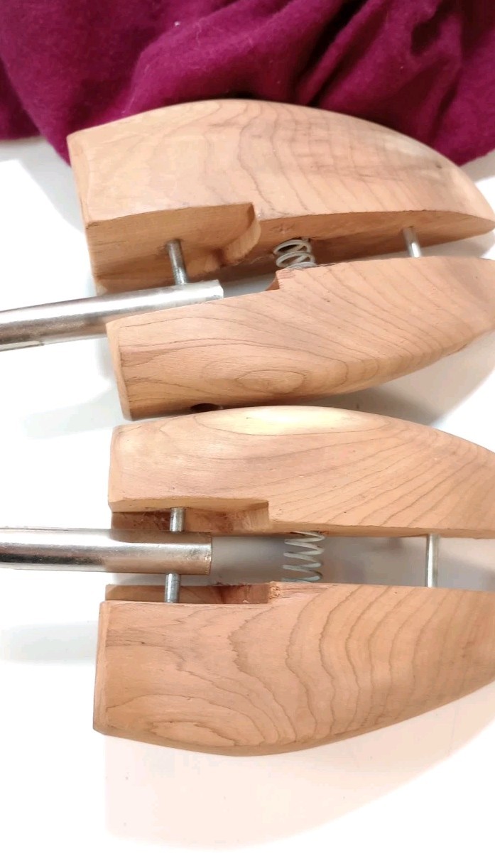 Shoe Tree Pair Cedar Wood Plastic Handle Stretcher 11.5” Adjustable