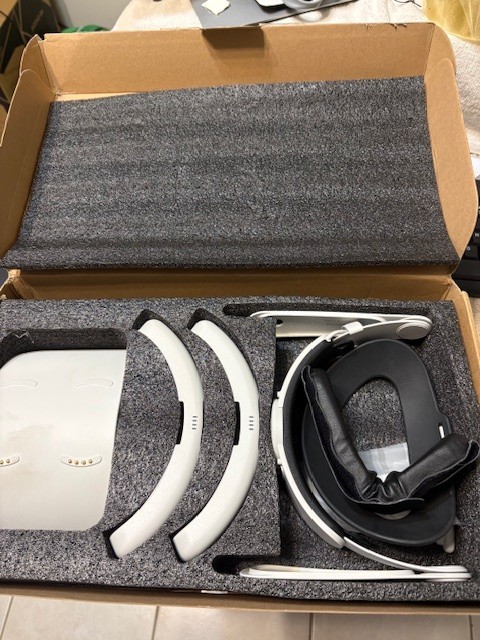 Meta Quest 3 , Quest 3s Binbok VR Headstrap, Charging dock and 2 batteries