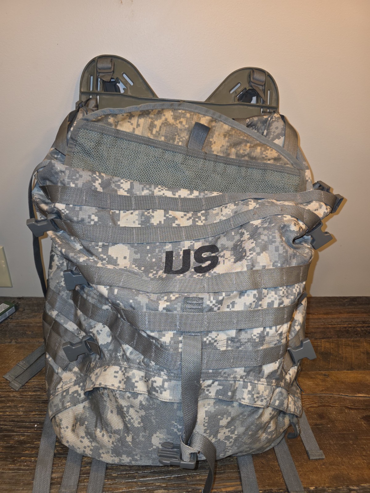 US Rucksack Backpack ACU Large Version MOLLE II  Excellent Condition A+