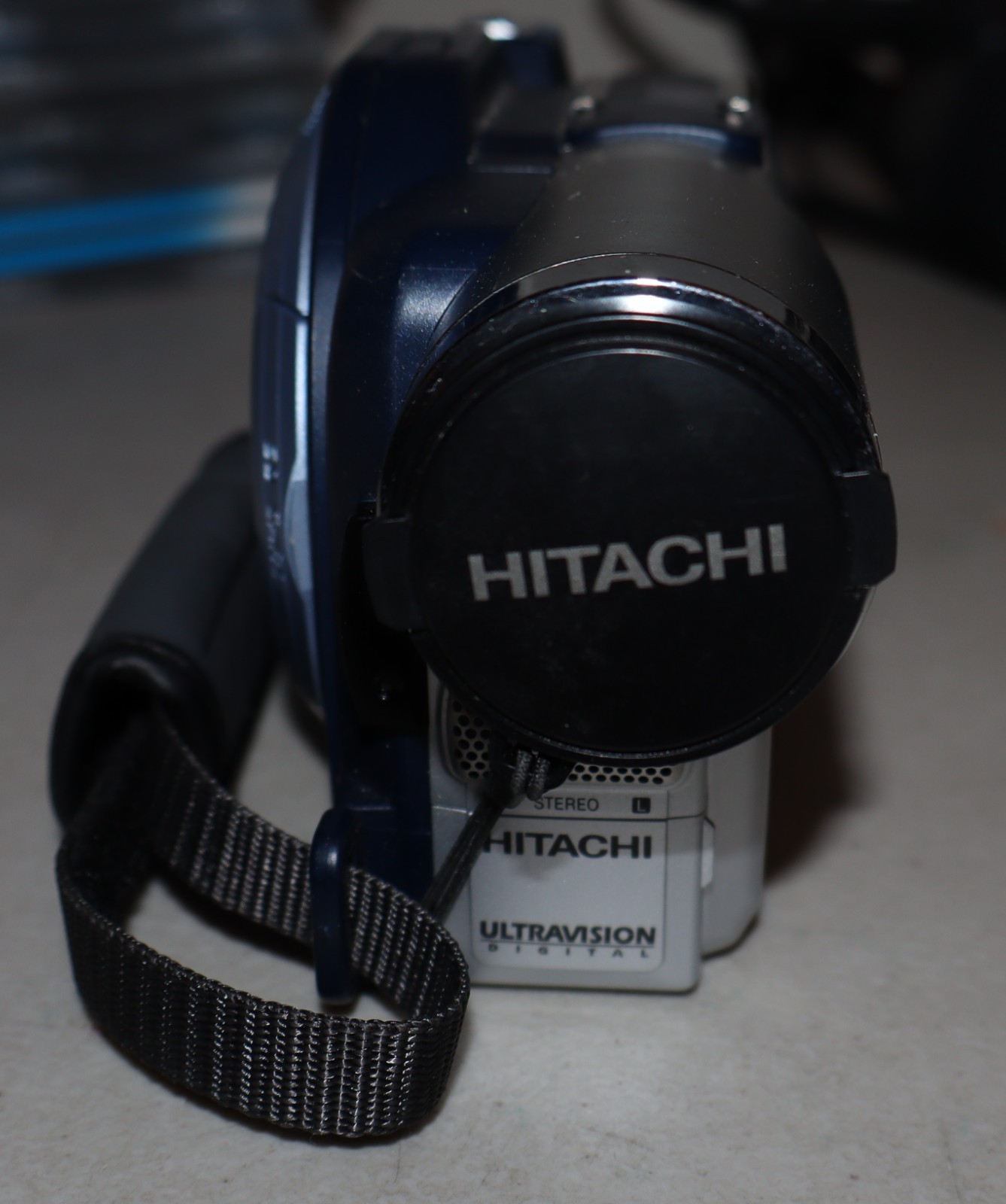 Hitachi DVD Camcorder DZ-MV550A – Bundle – Works