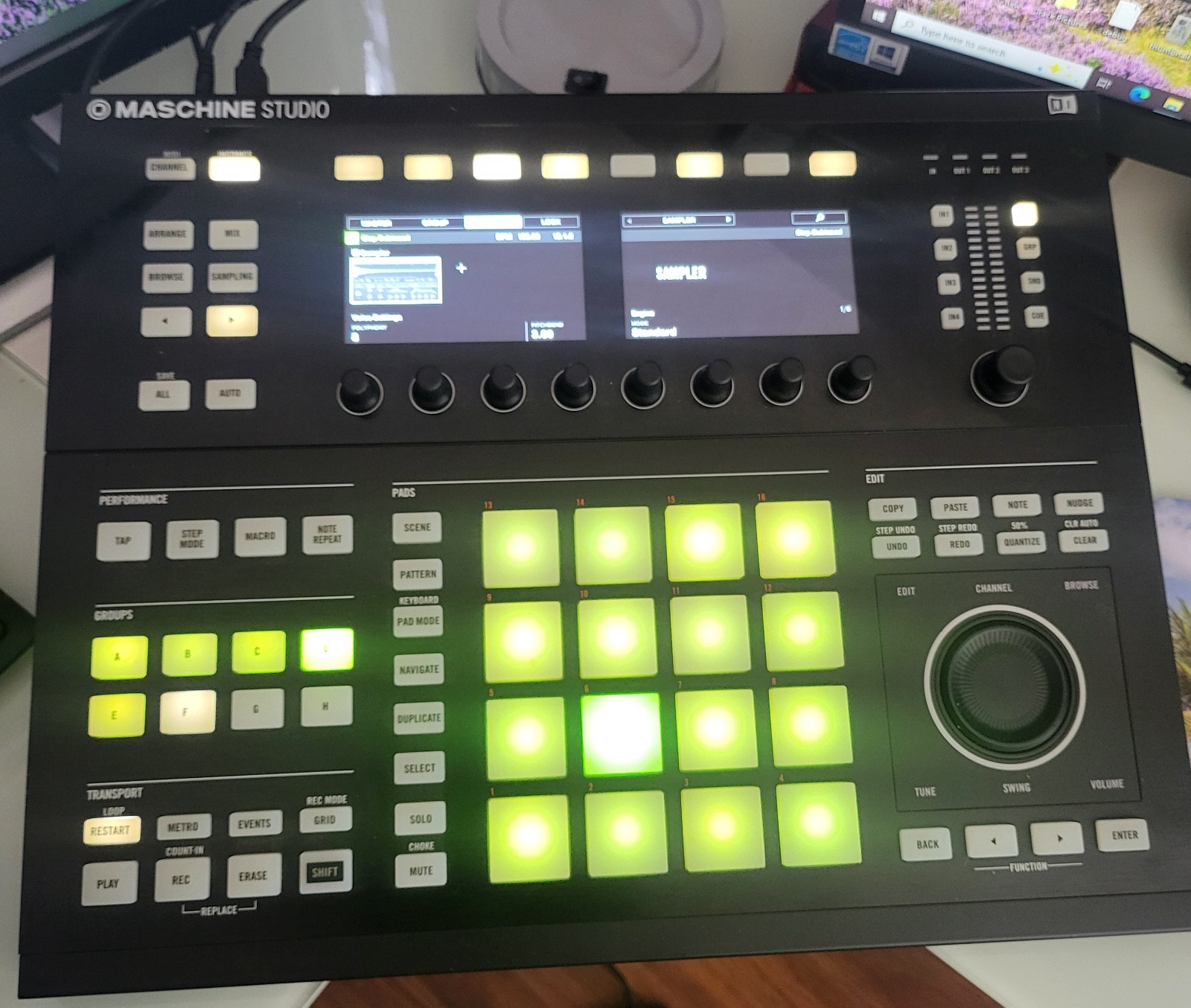 Native instruments Maschine Studio with 12 expansions!