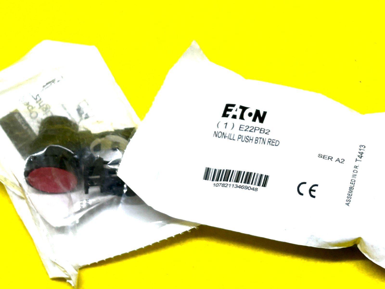 EATON E22PB2 RED PUSHBUTTON MOMENTARY NON-ILLUMINATED SERIES A2  (NEW)
