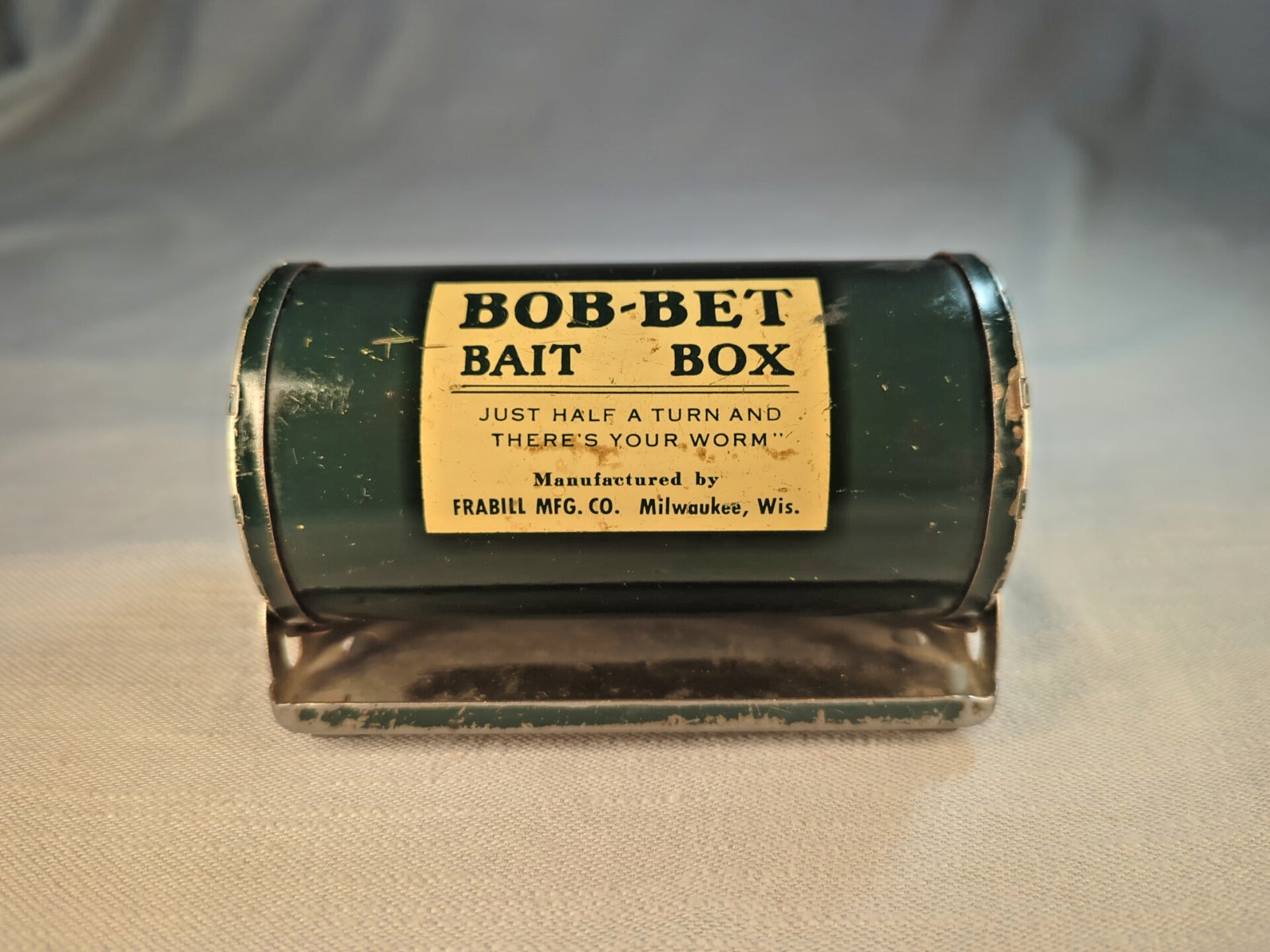 Vintage BOB-BET Bait Box Frabill Milwaukee WI Worm Belt Tin Fishing Bait Contain