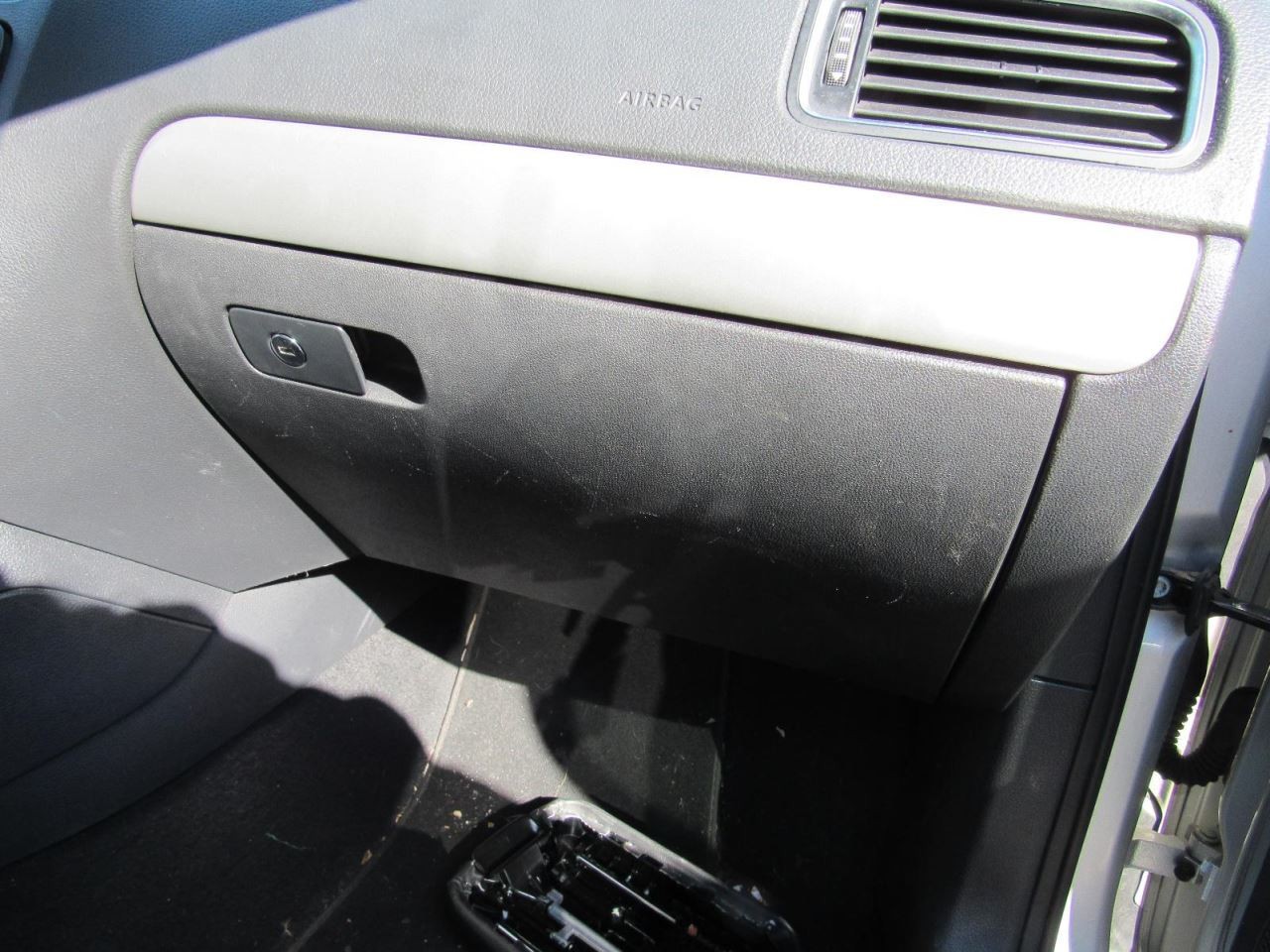 JETTA     2013 Glove Box 1037035