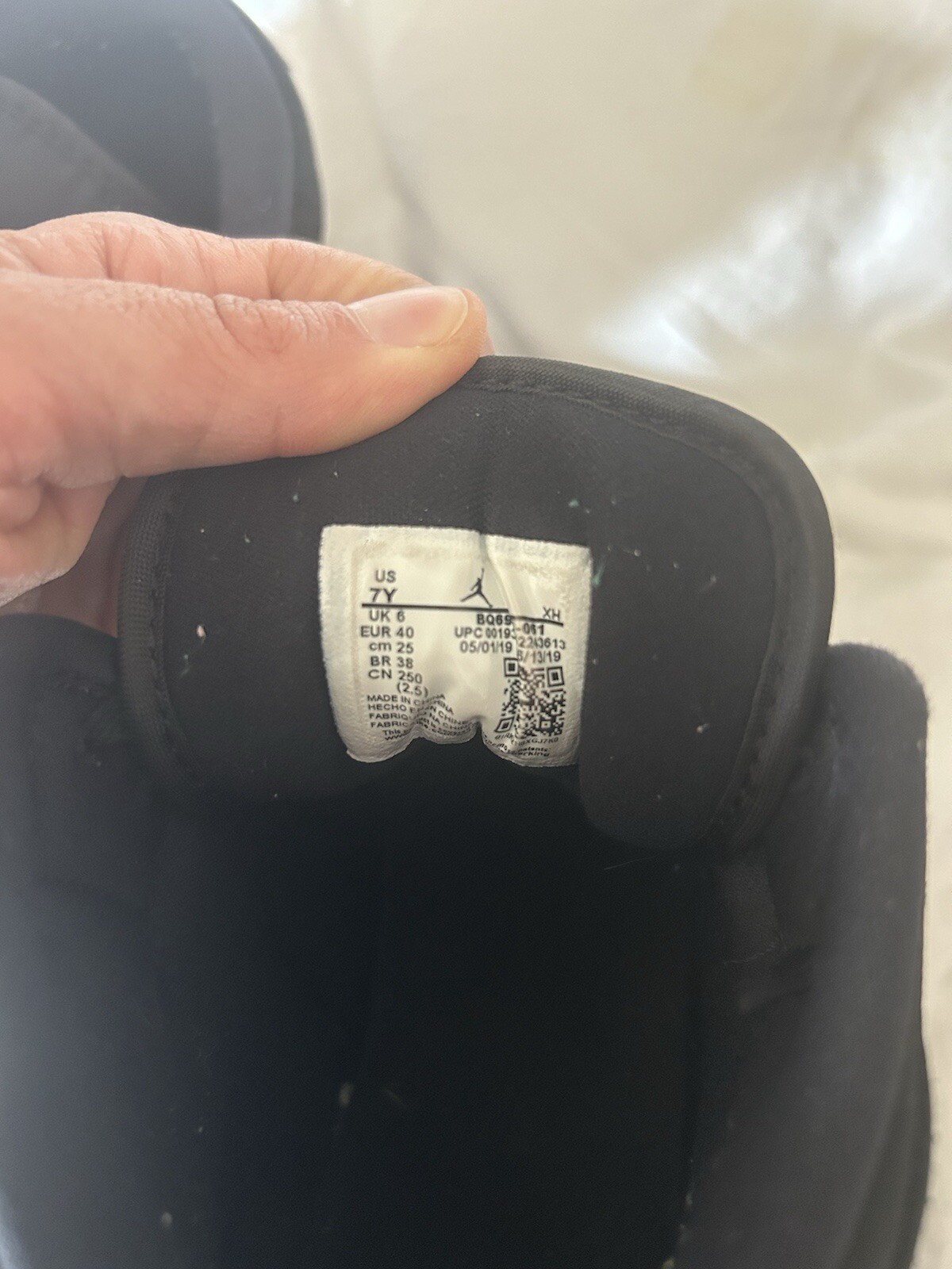 Nike mid SE Newspaper 7Y